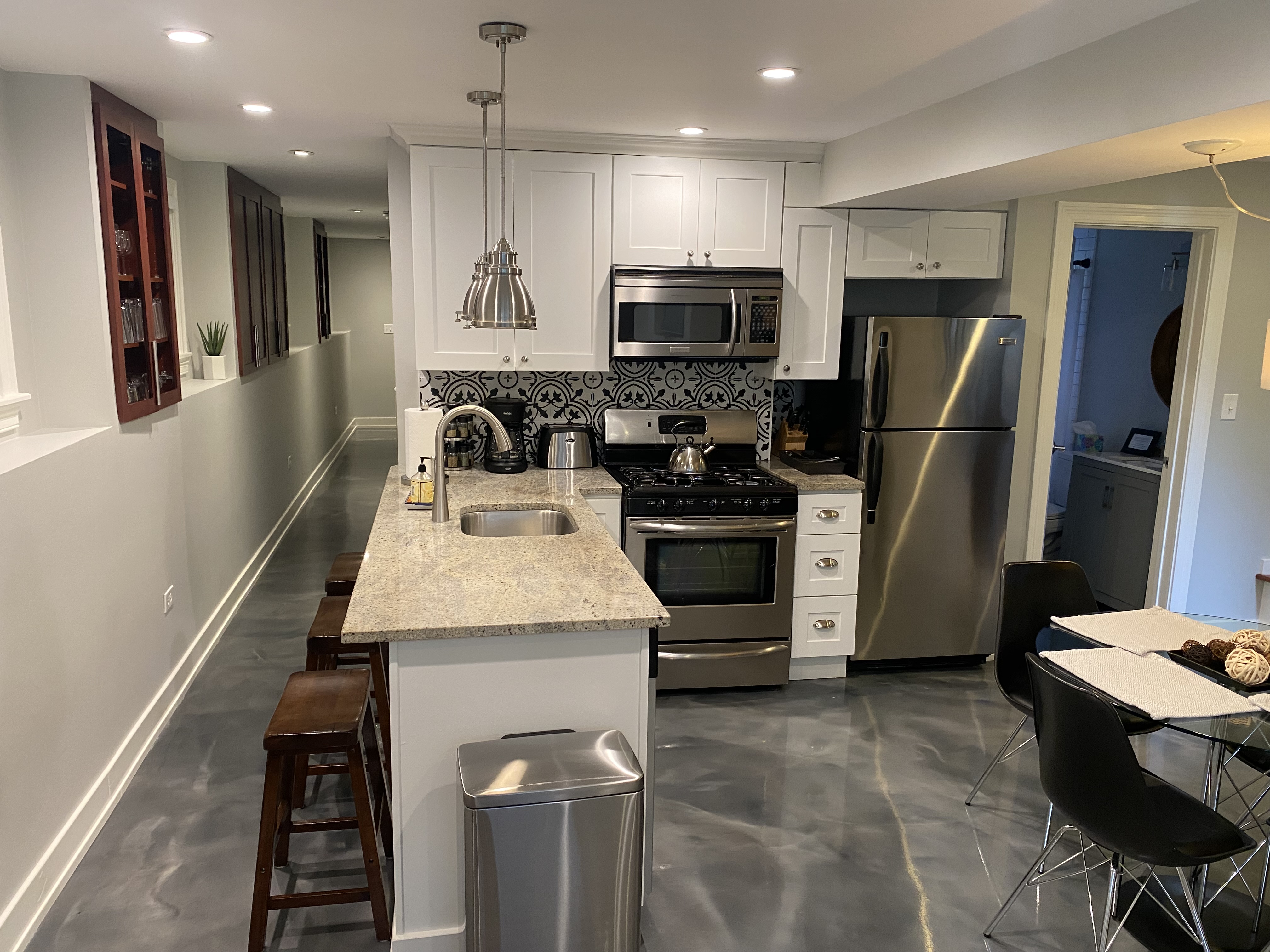 Trendy Roscoe Village 2BD/2BA w/Fireplace Cozy in North Center, Chicago