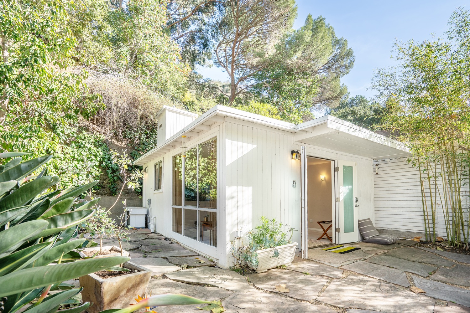 Sleep w/ Stars in Bel Air! Tiny Home Guesthouse