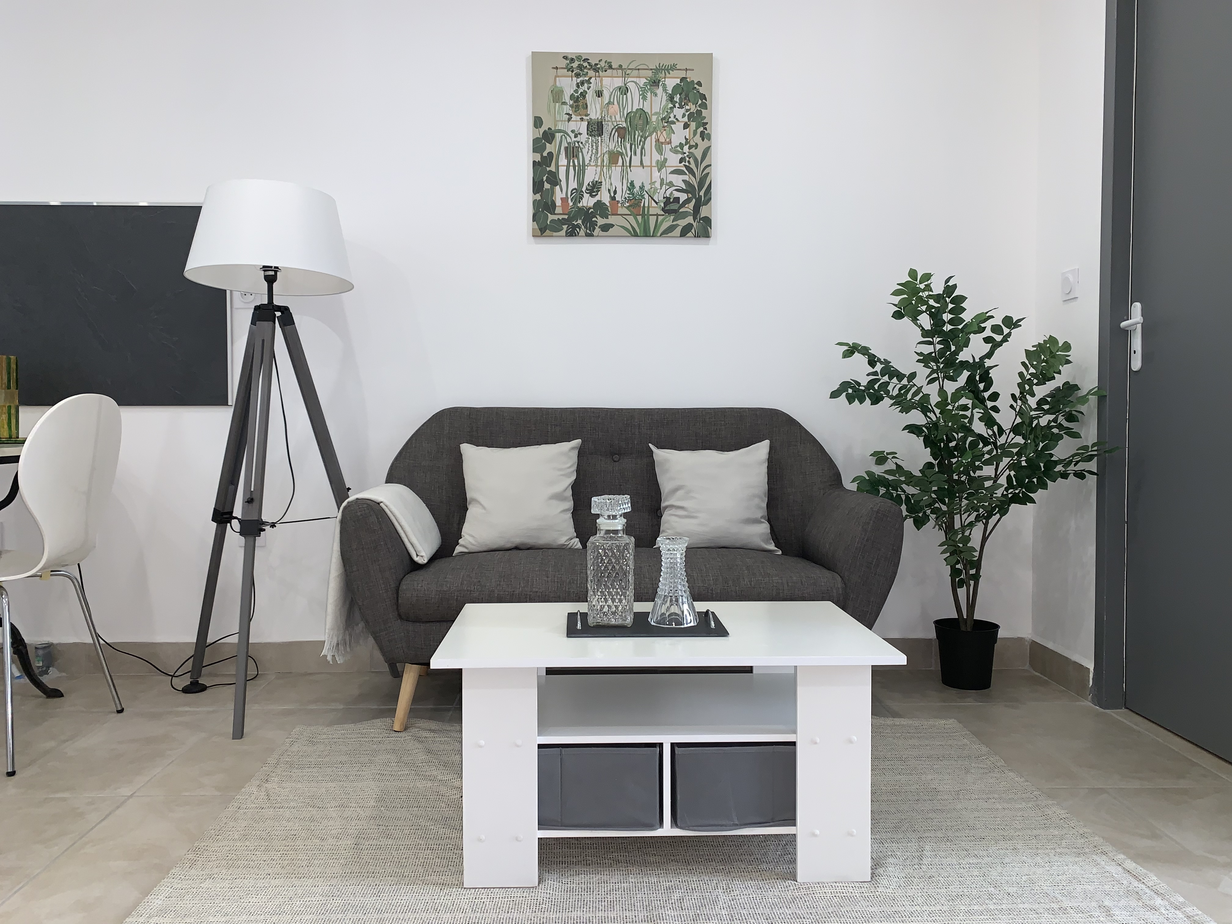Spacious and cozy new apartment with parking