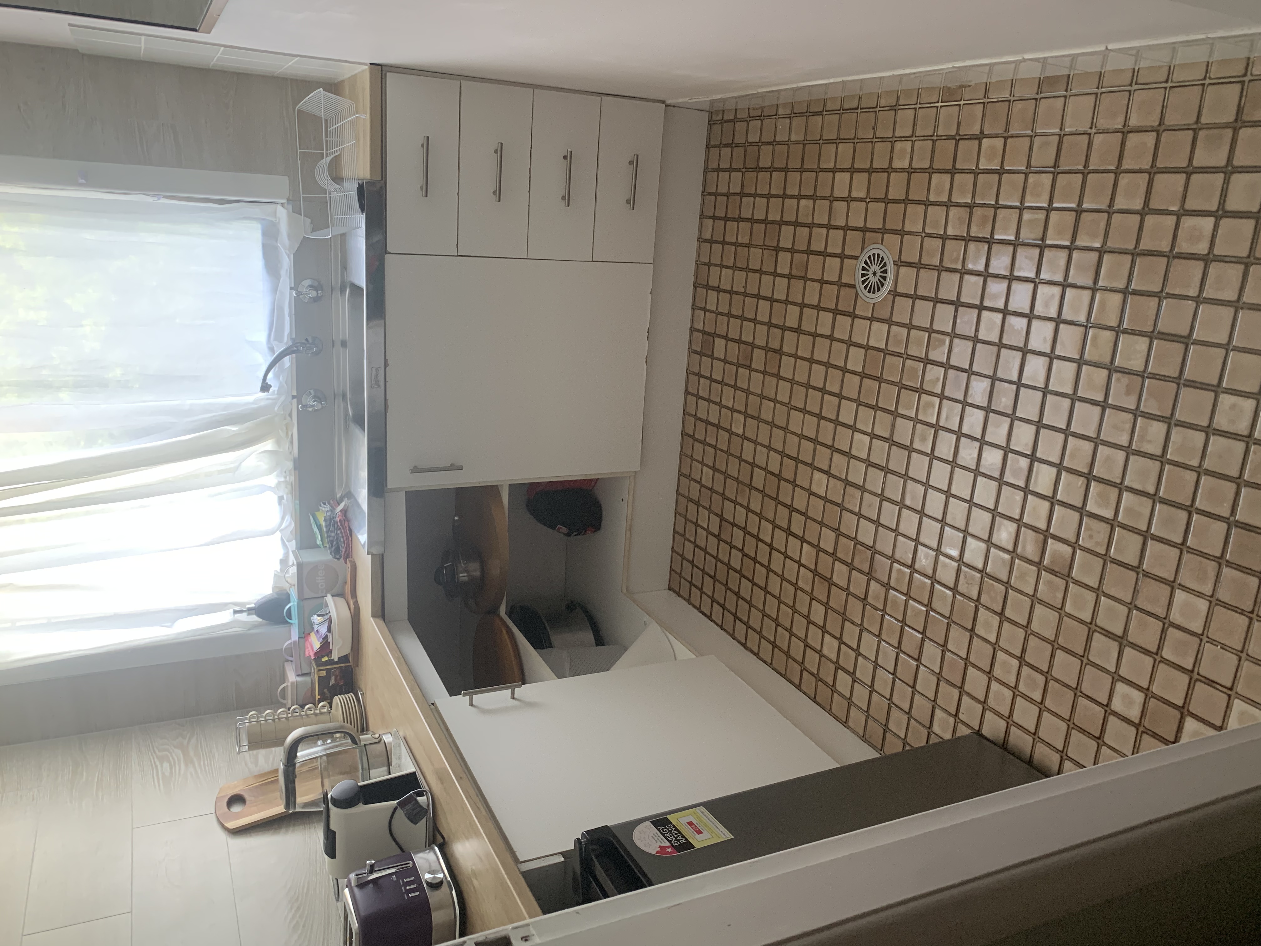 Pet friendly/self contained/walk to town