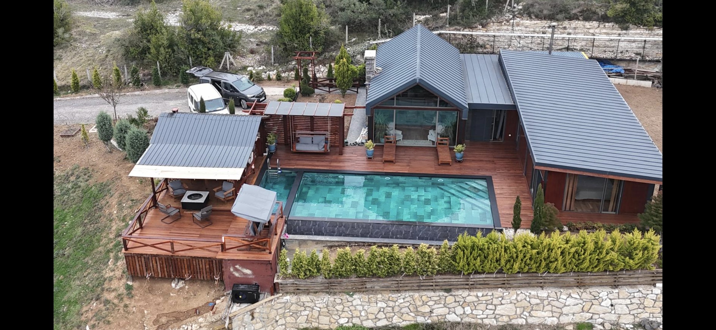 Ağvaya 8 km uzaklıkta havuzlu lüks villa