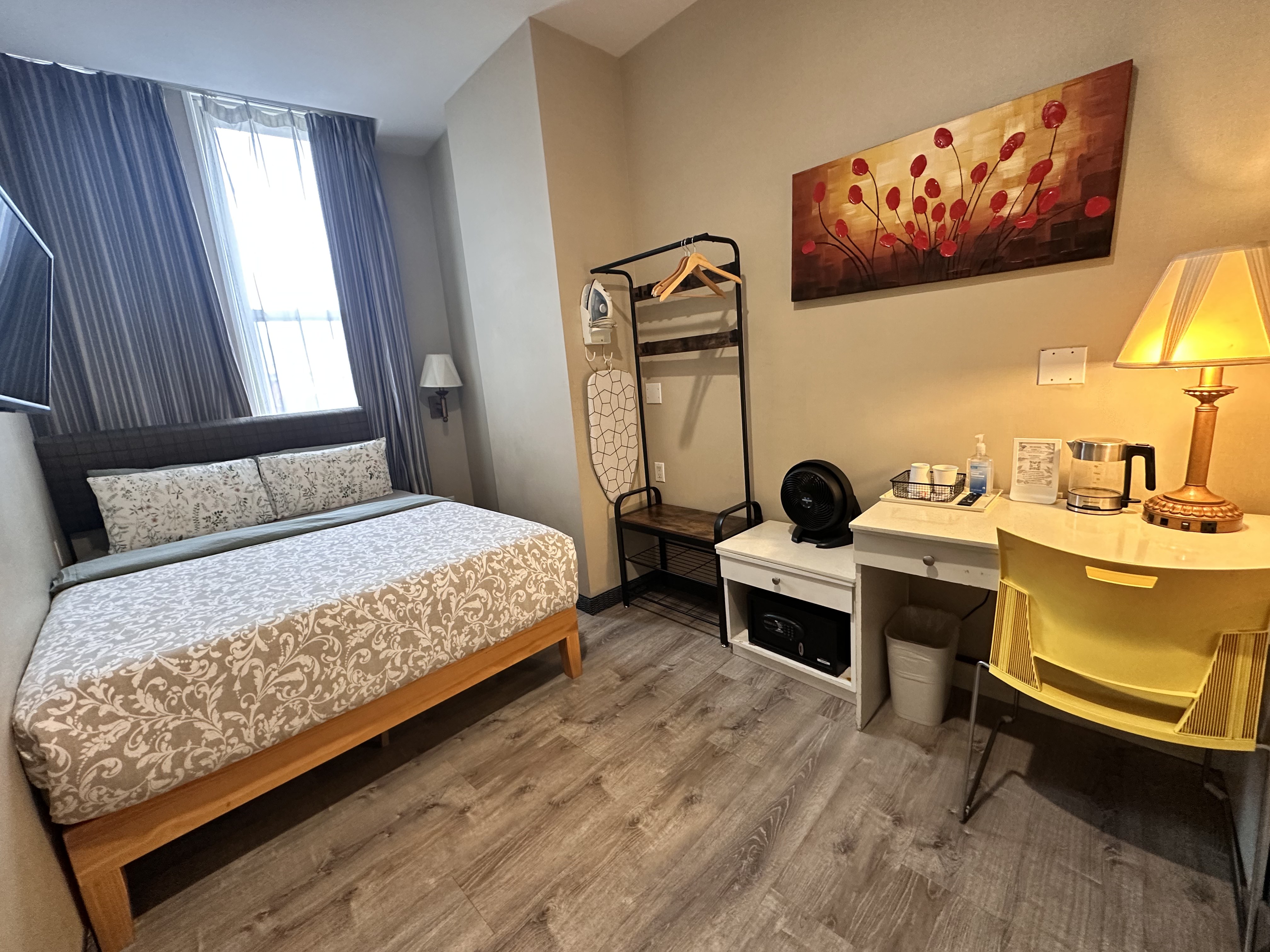 Grounding Circle Stay - Hotel Room Soho
