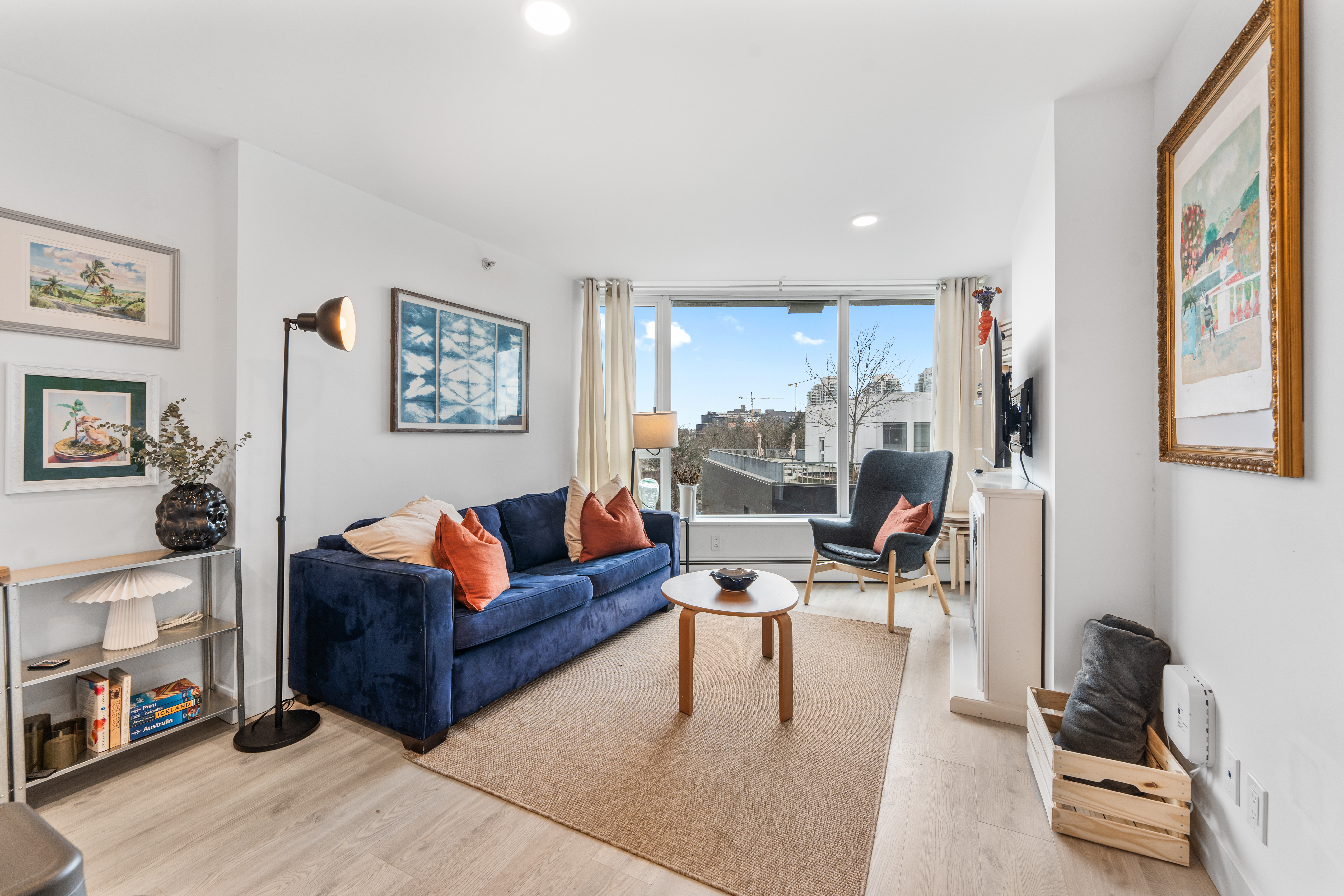 Condo w/Pool, Hot tub, Gym & Parking, DT Vancouver