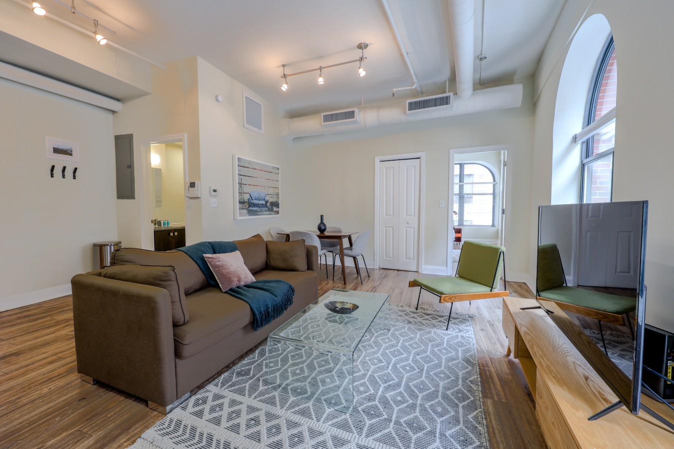 Cozy 2br in Boston FIDI District