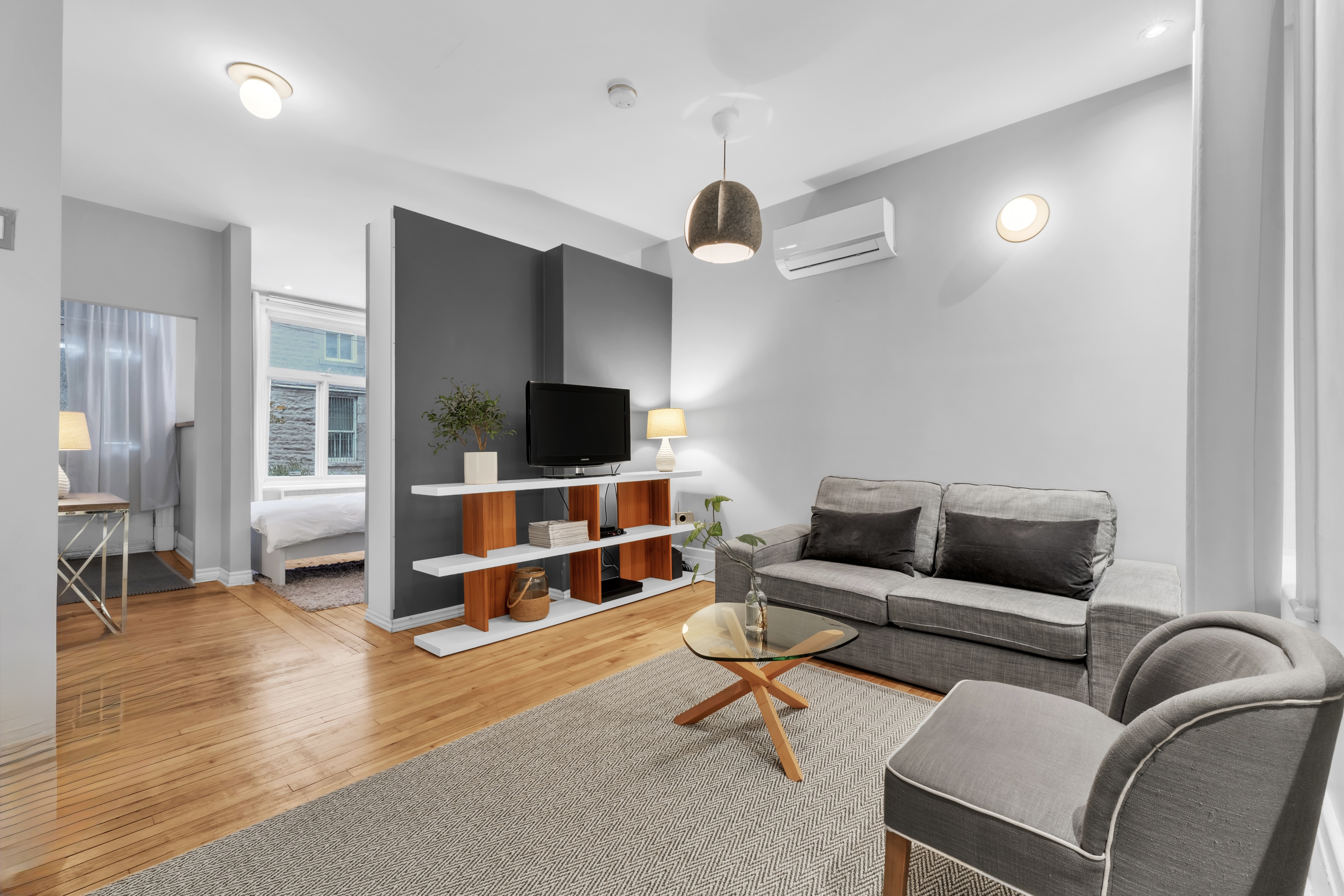 Mile-End/Plateau boutique apartment with backyard