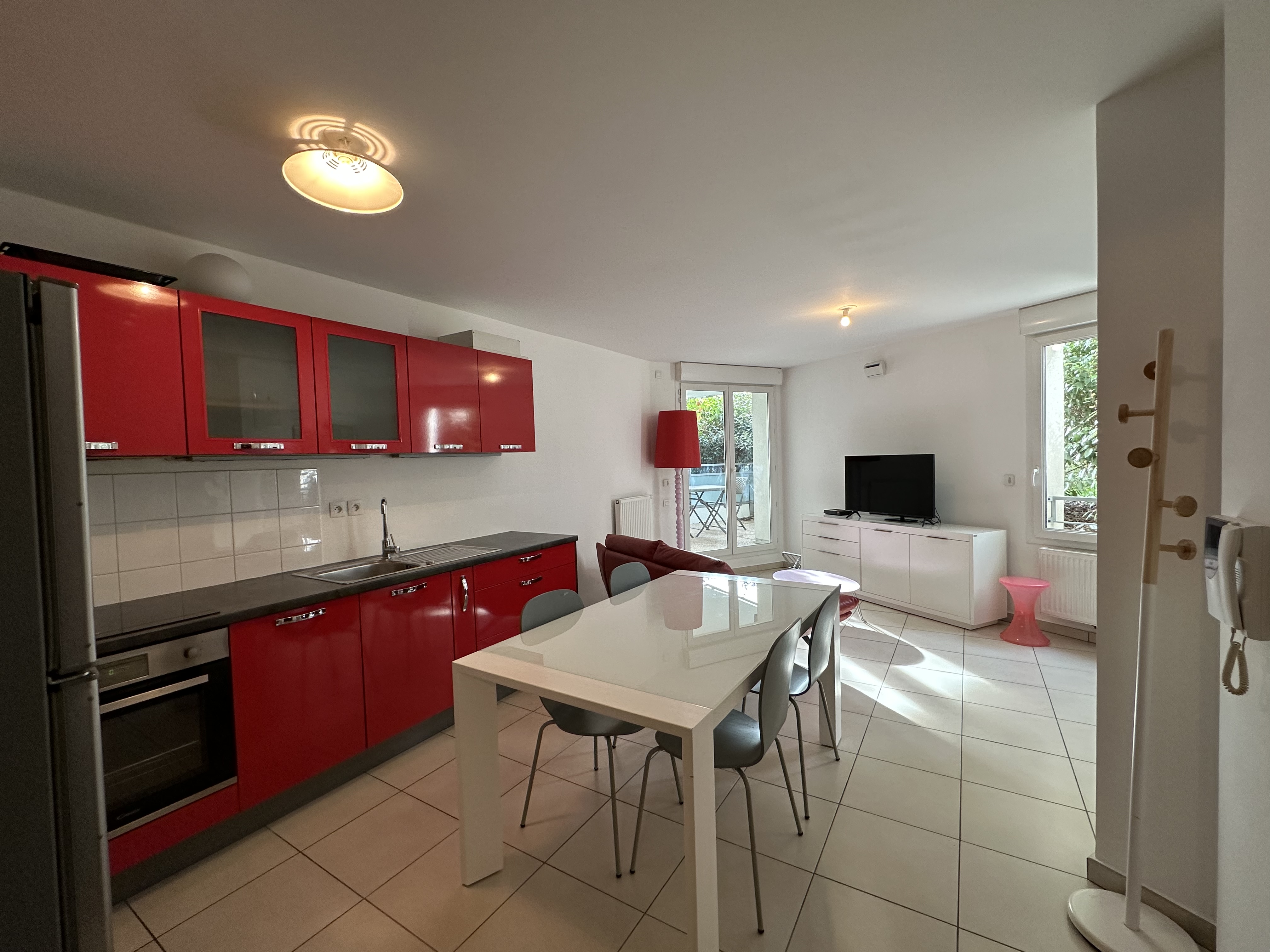 Simple and quiet apartment near train station