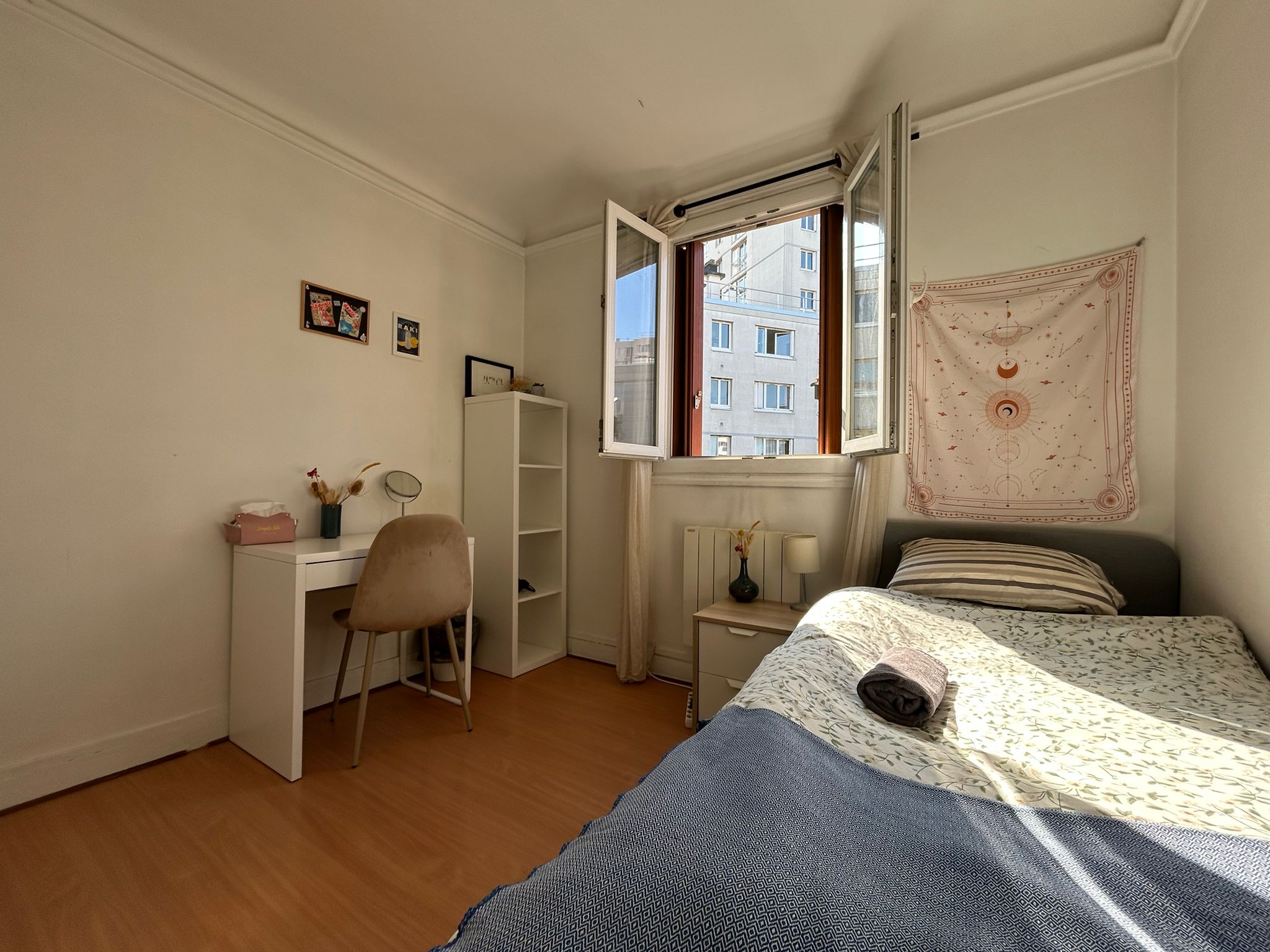 A private room in the city center of Paris