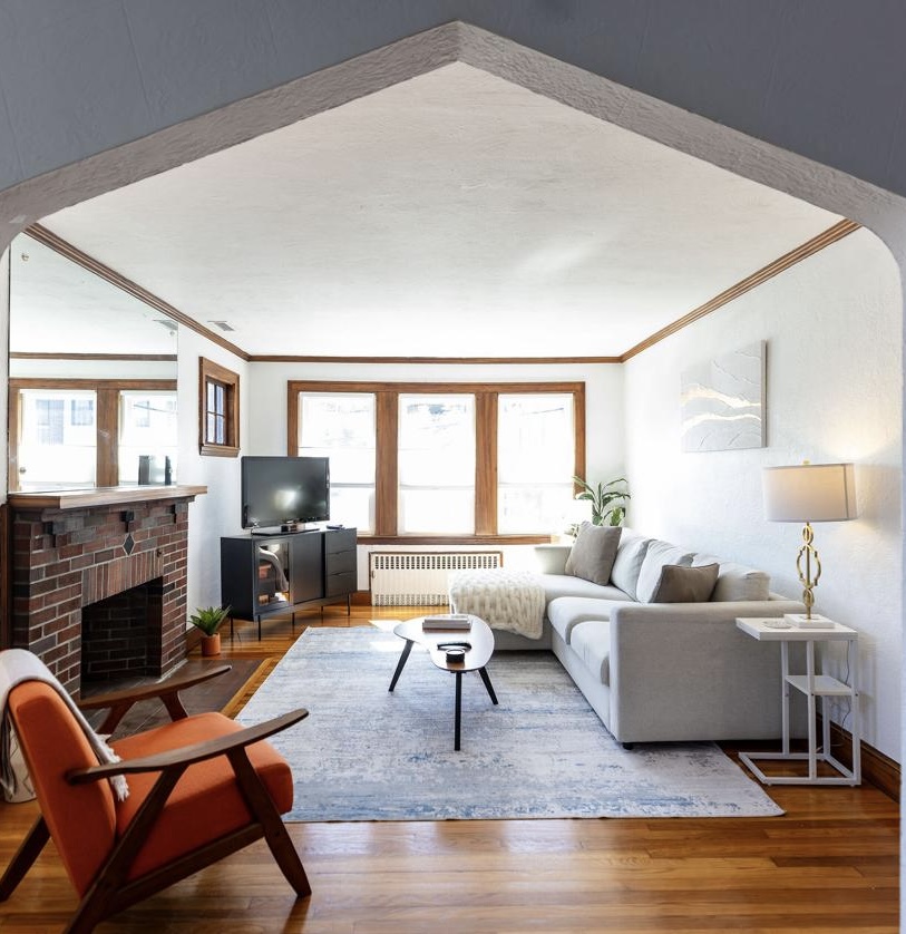 3 bed, in unit laundry, central air, parking