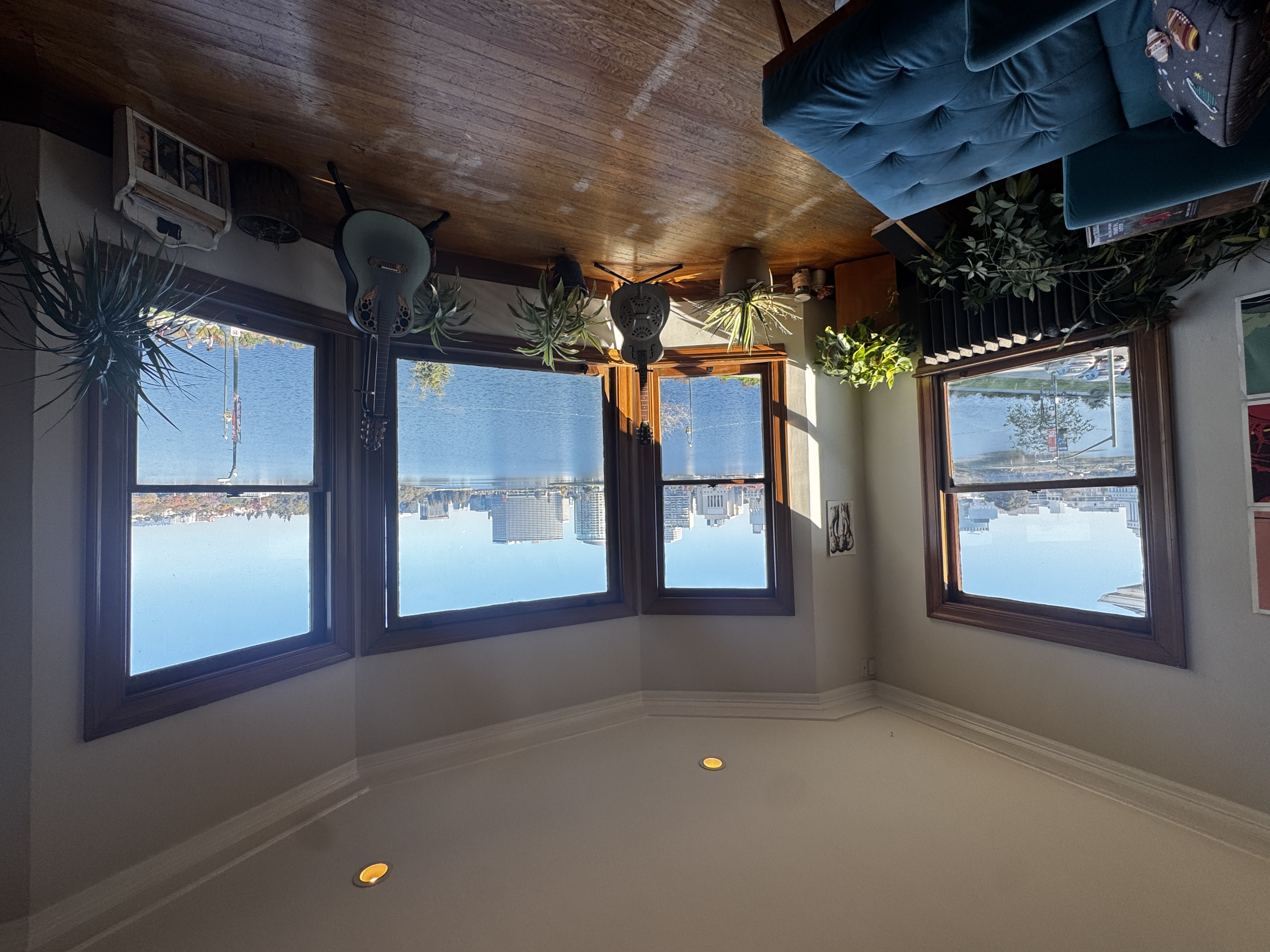 Gorgeous lakefront penthouse apartment! in Merritt, Oakland