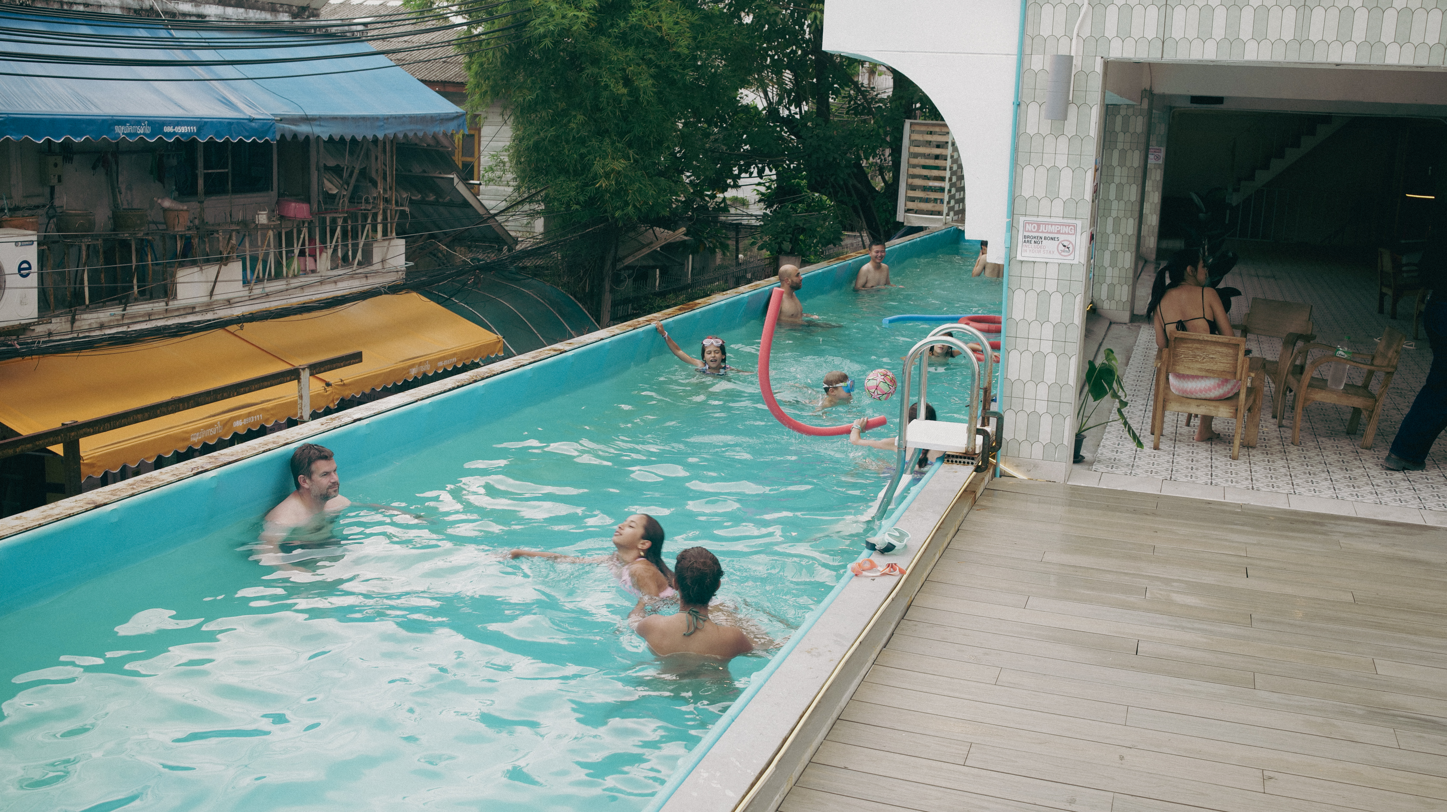 Local Bangkok Couple or Friends Room Pet Friendly