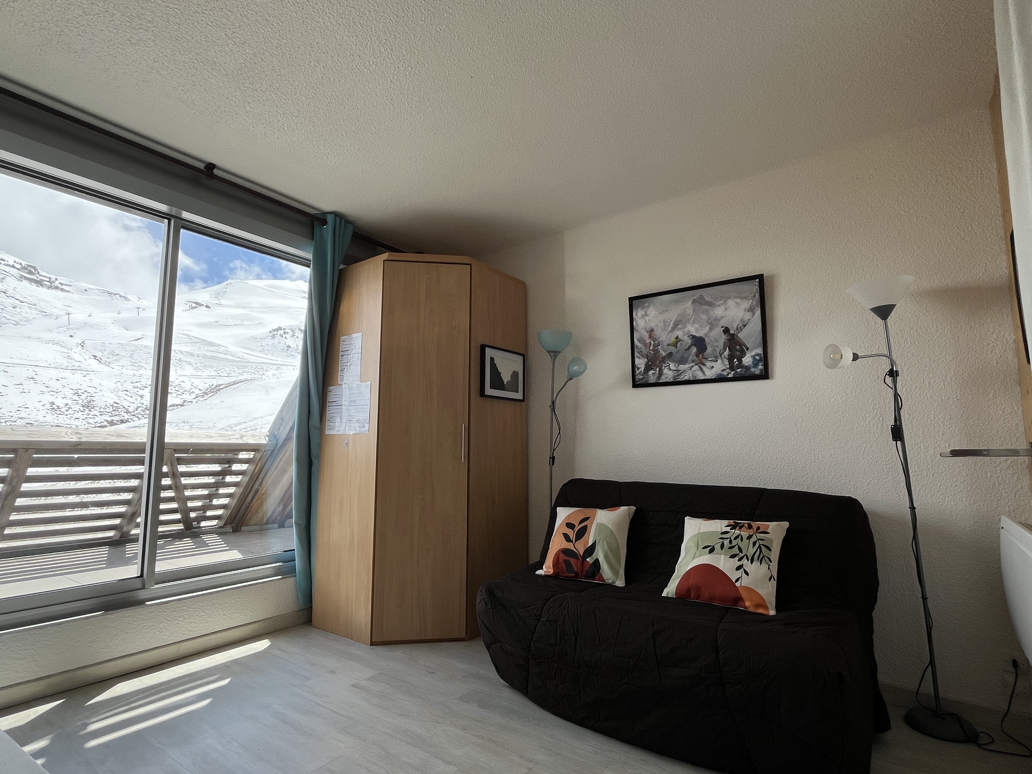 Ski Piau Engaly, south facing slopes view,heart resort