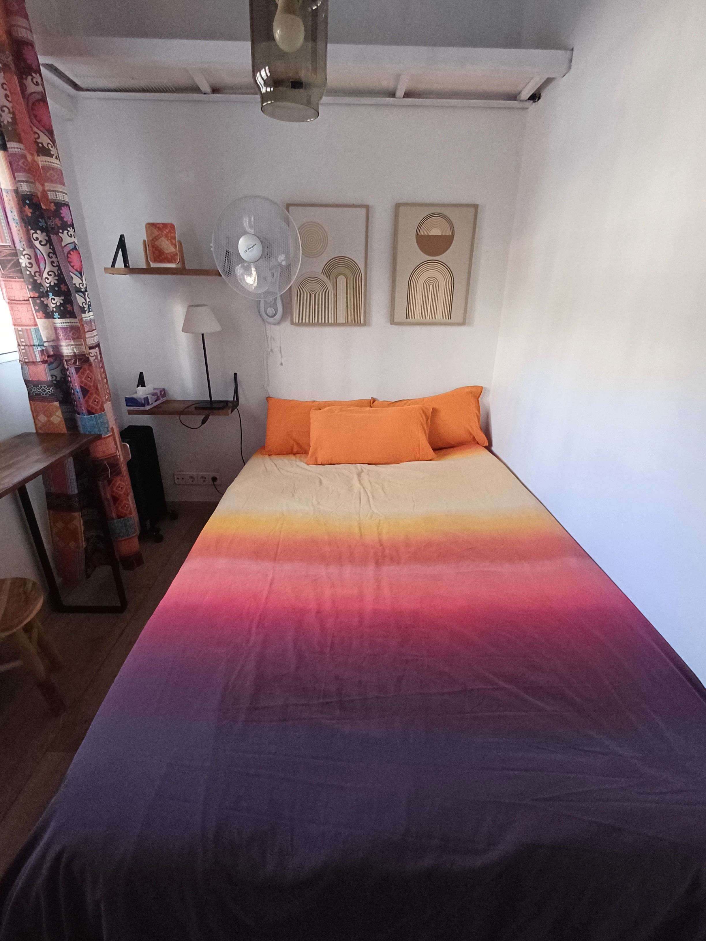 Cozy bedroom wi-fi /Airport/ Ifema/ Metropolitano. in Arcos, Madrid
