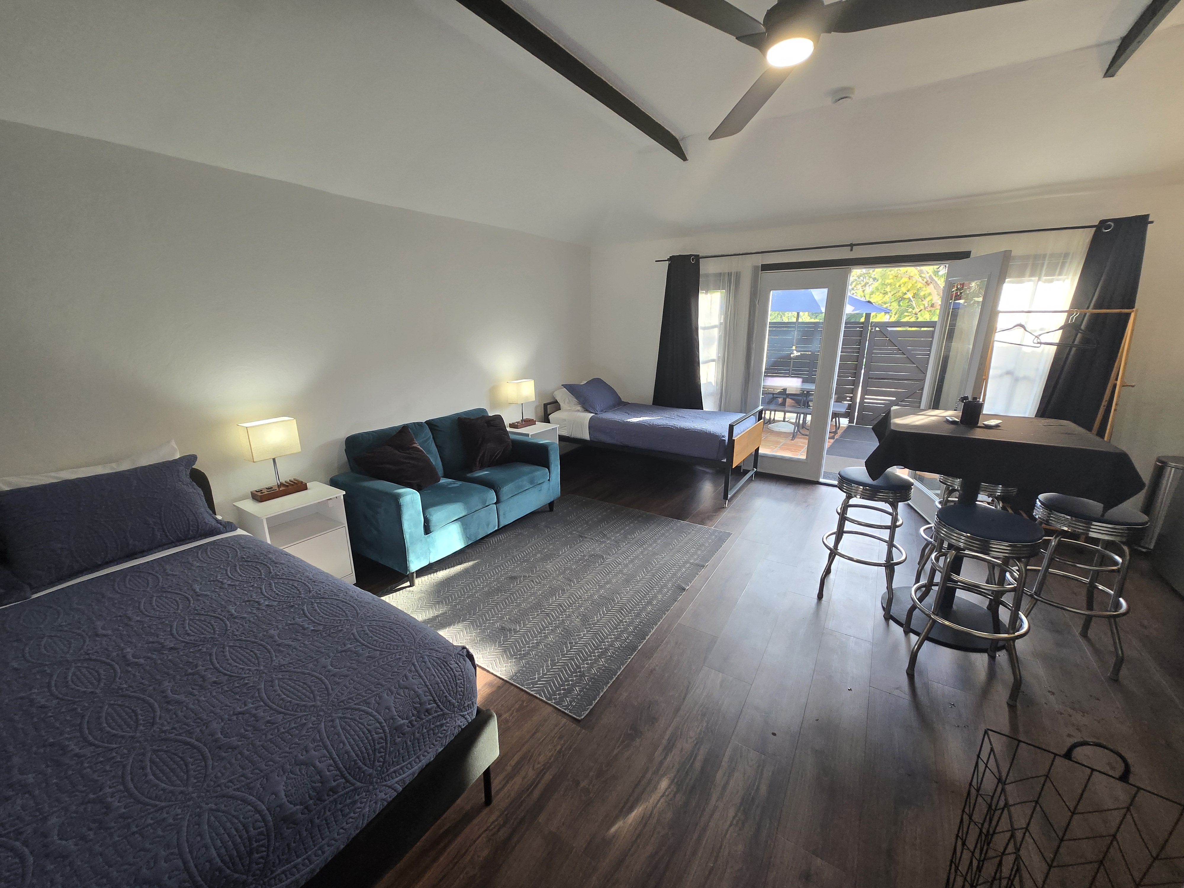 420 Friendly Sweet Lil' Guesthouse by Sofi & LAX