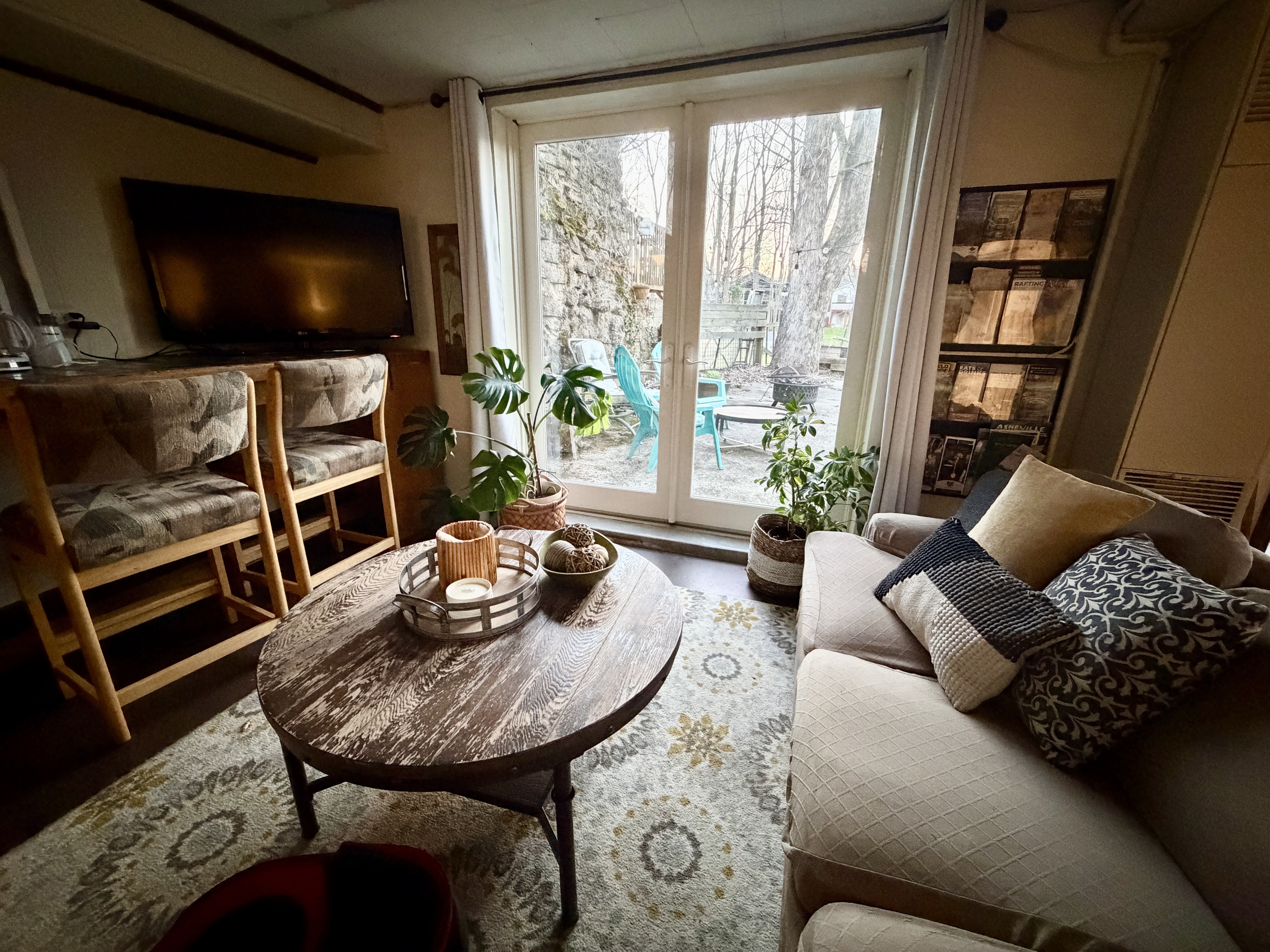 West Asheville strip, great bed, parking, patio in 28806, Asheville