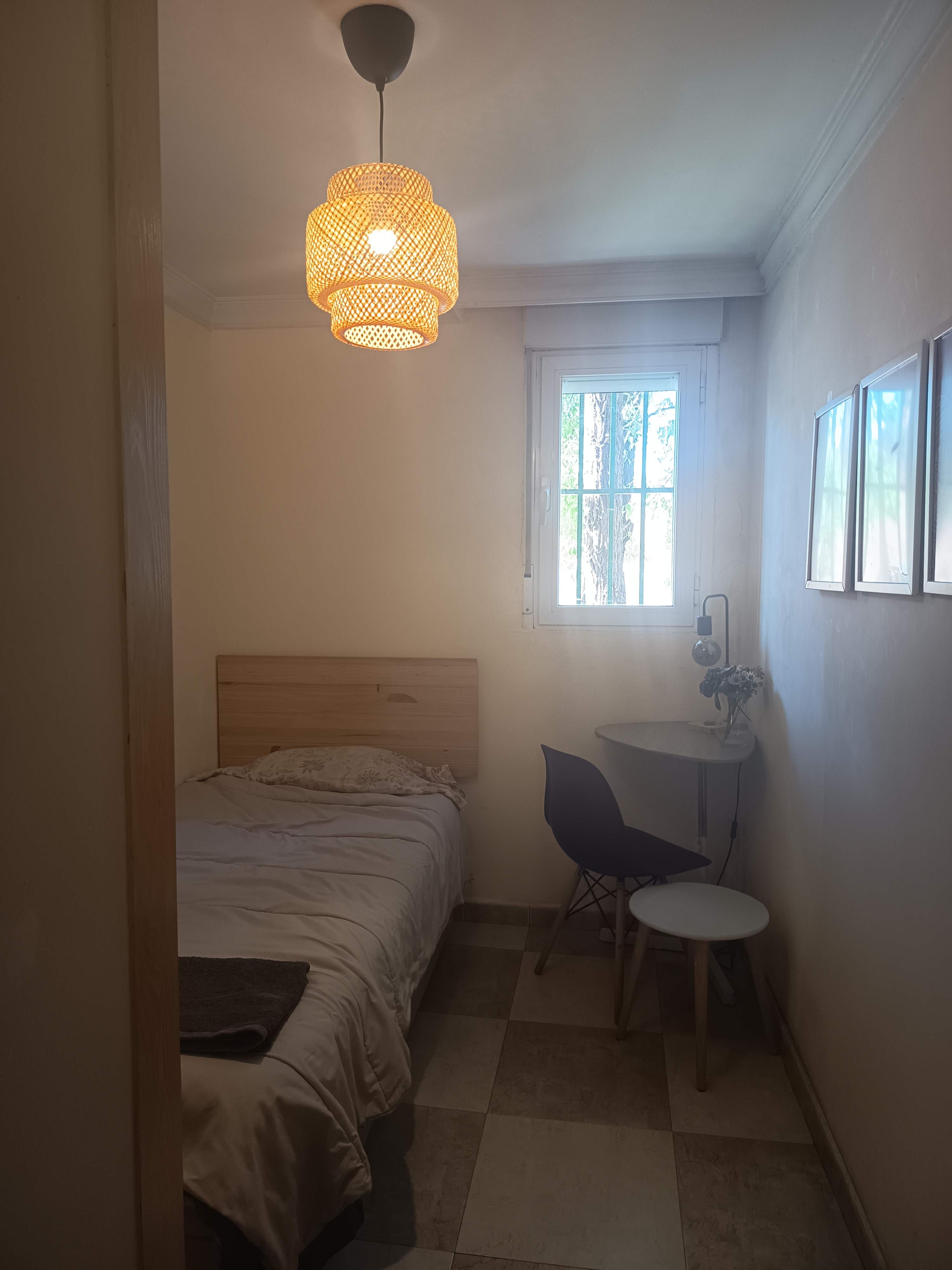Cozy and bright room with breakfast.Wifi