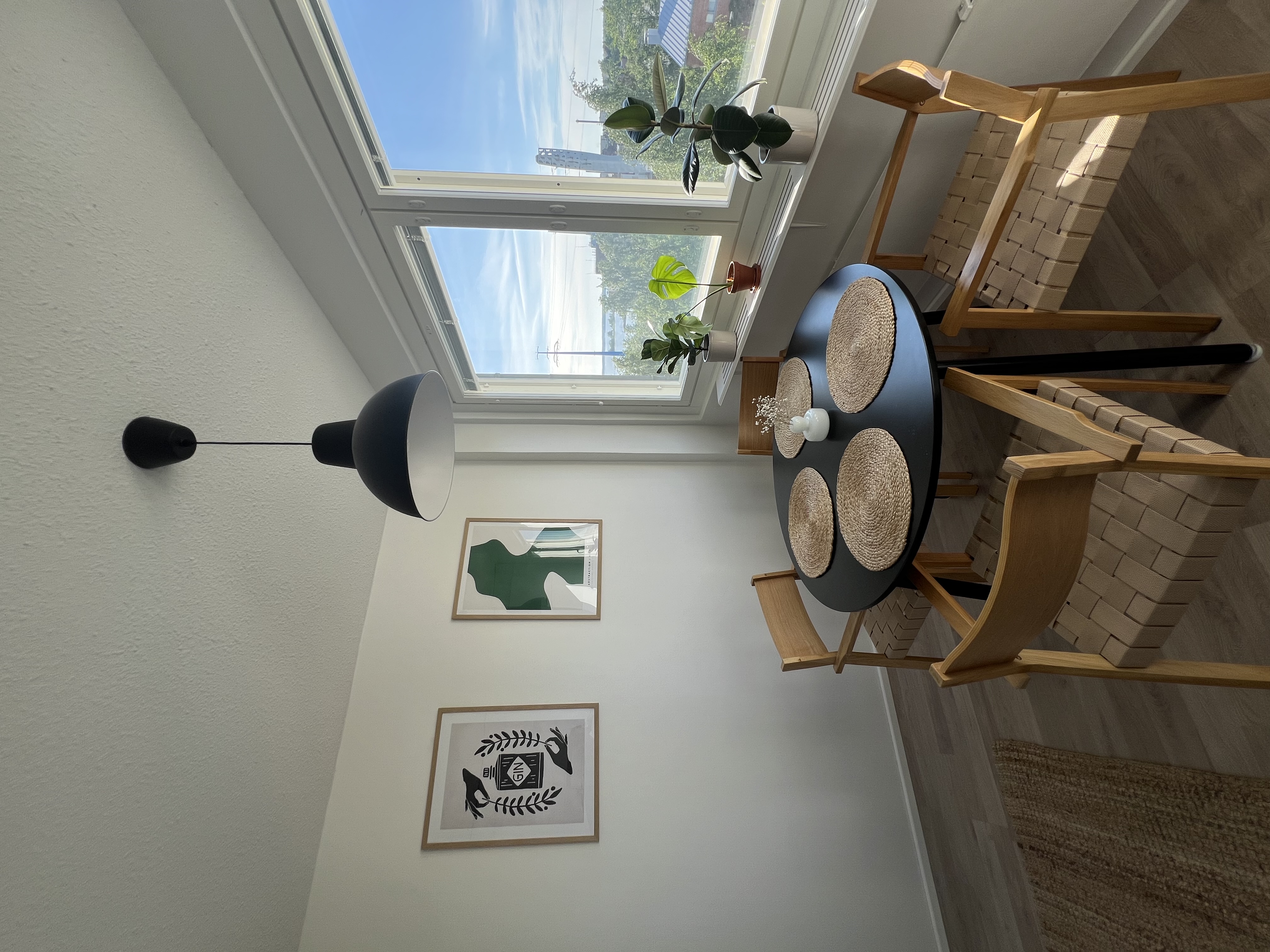 Bright one-bedroom apartment with seascape in the center