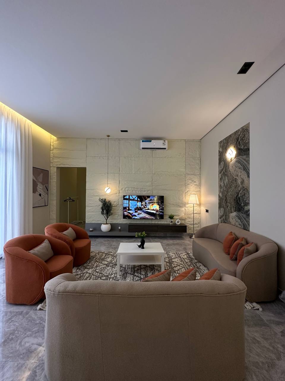 Modern Doreen chalet elegant and hotel