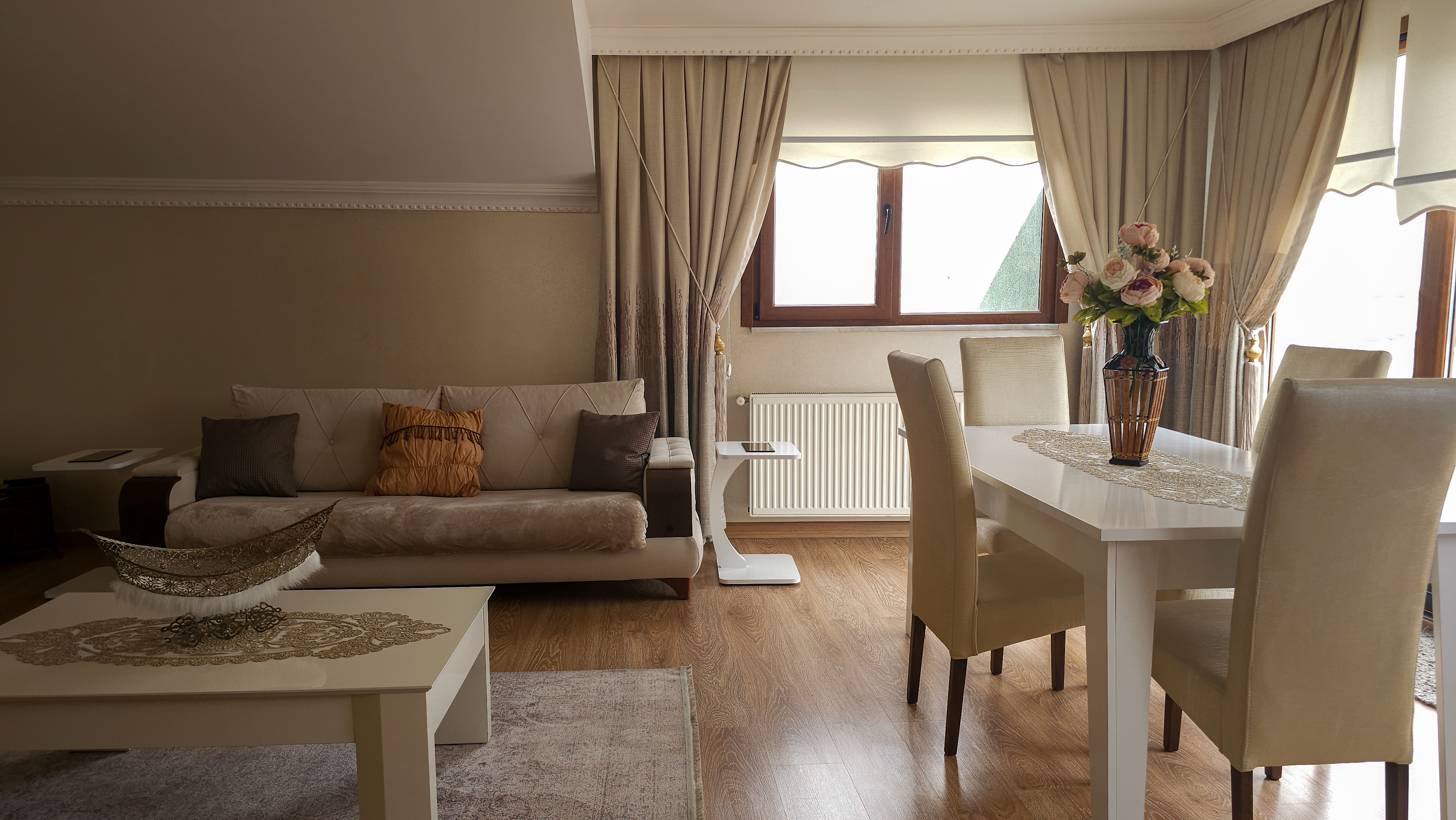 Luxurious Lakeside Deluxe Unit