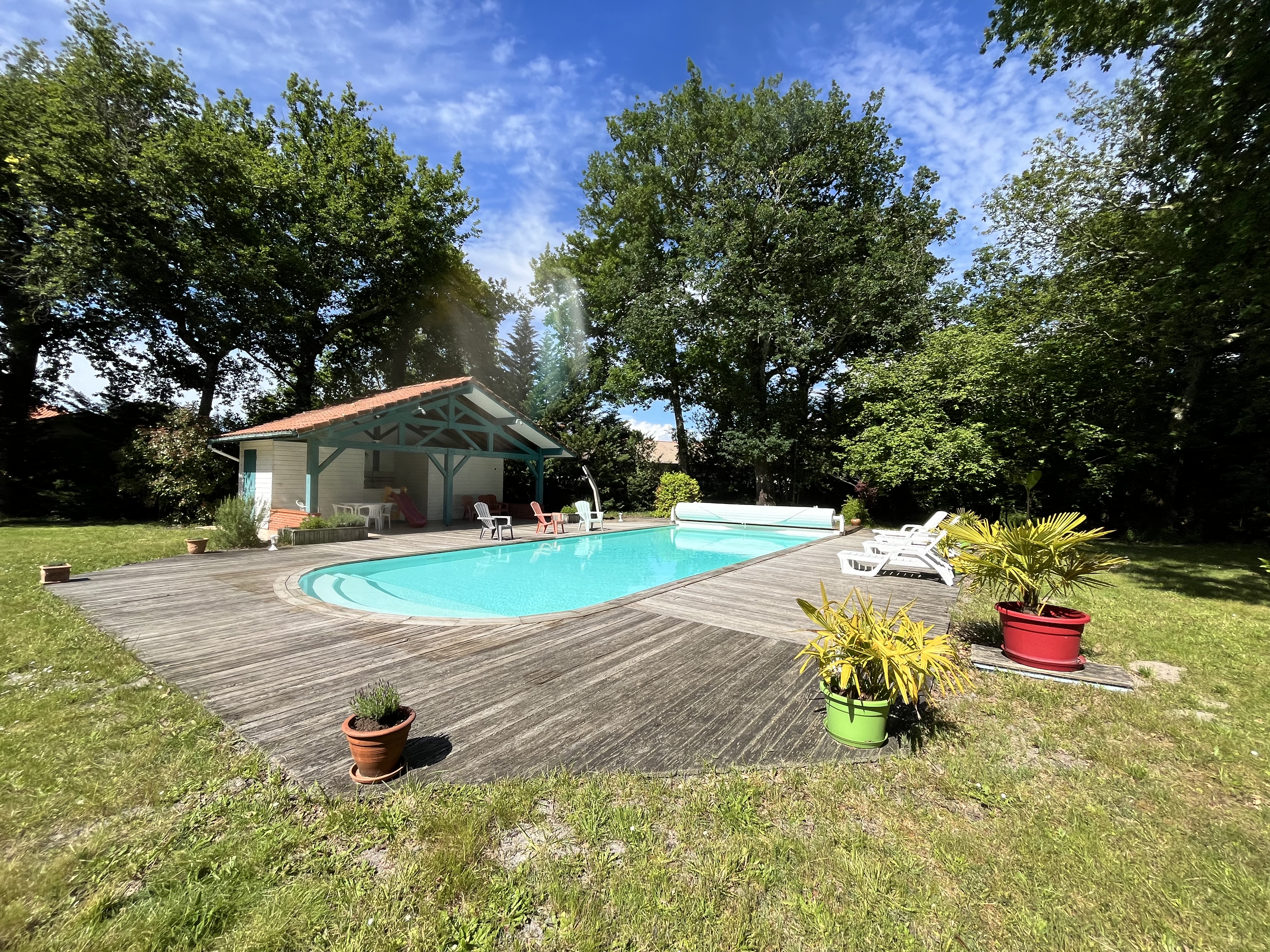 Family villa, near the lake and forest with pool