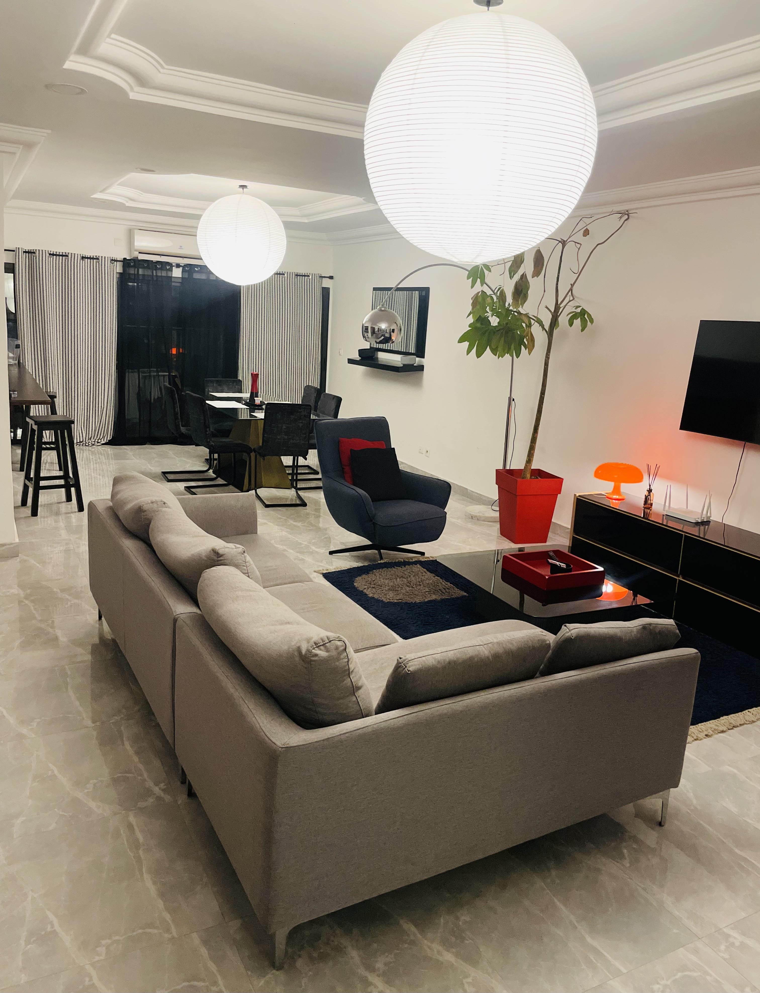 Enjoy a luxurious 4 room apartment in the 2 plateaus