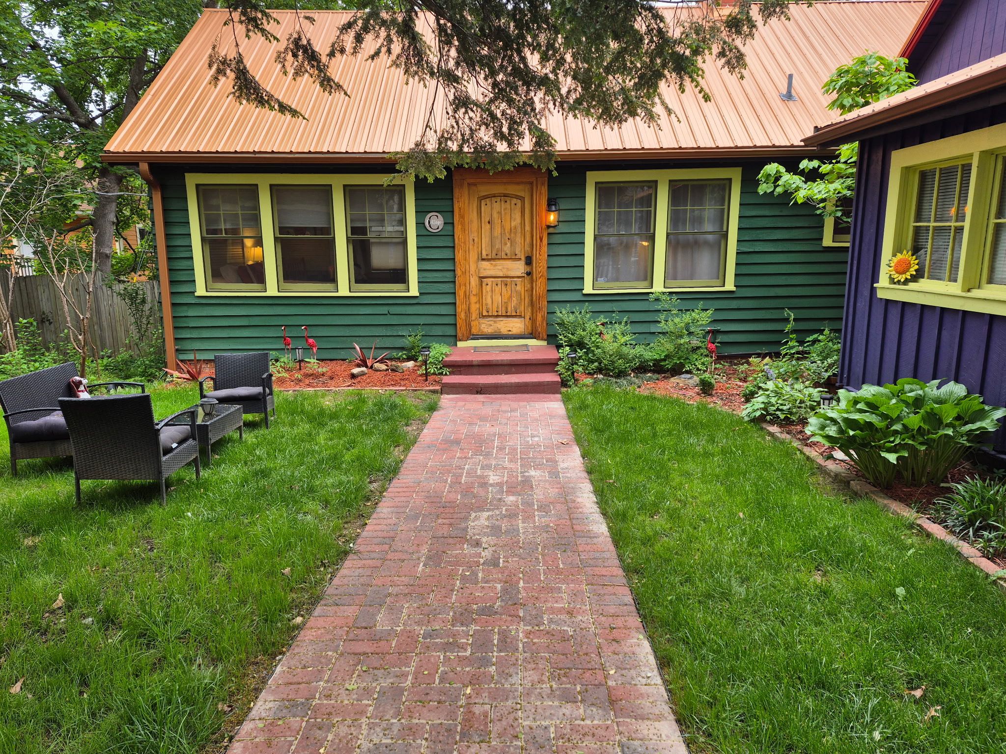 Walk to Downtown! Dogs Stay Free! “The Cottage” in 28801, Asheville