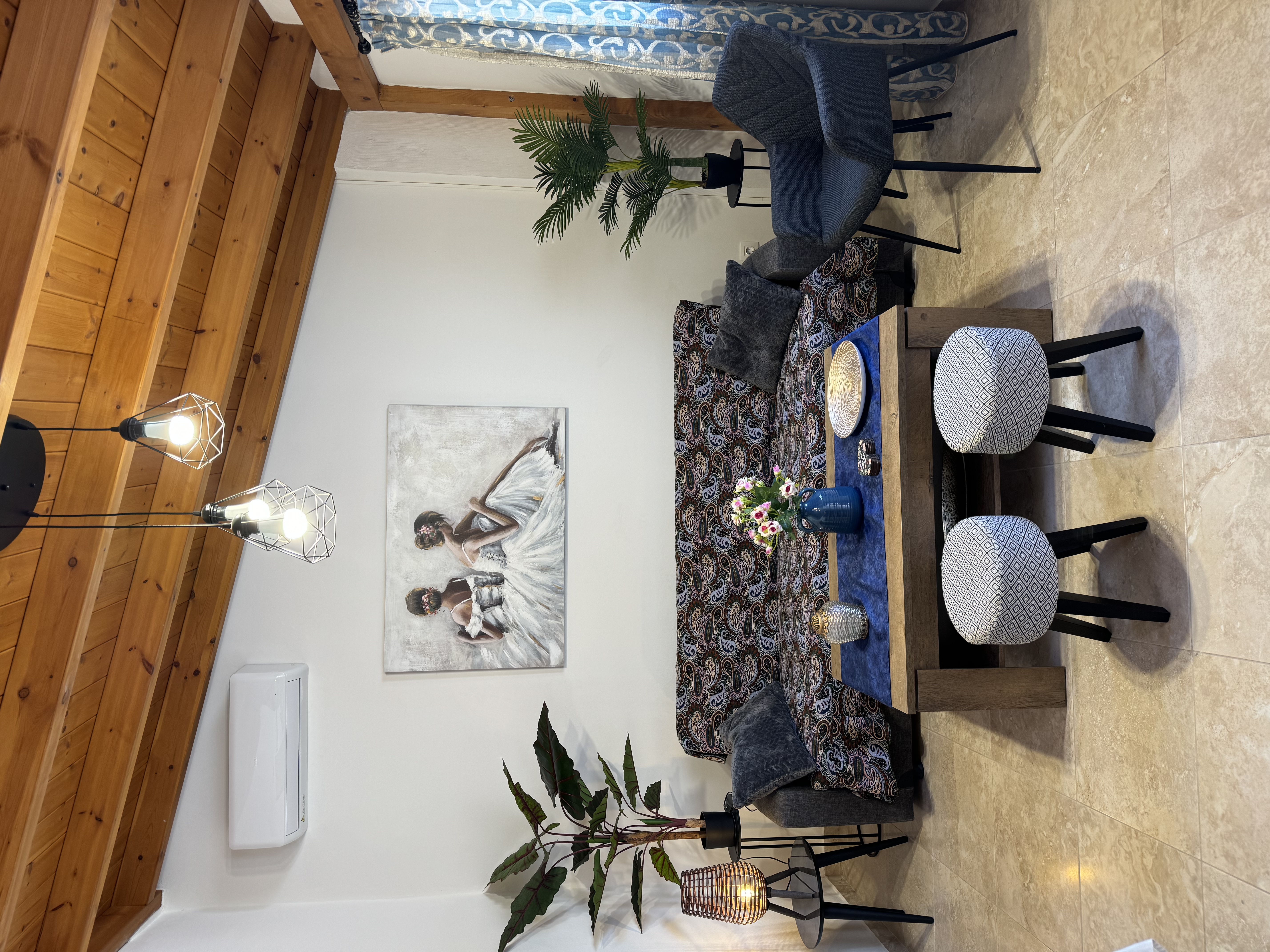 Alleyhouse 83