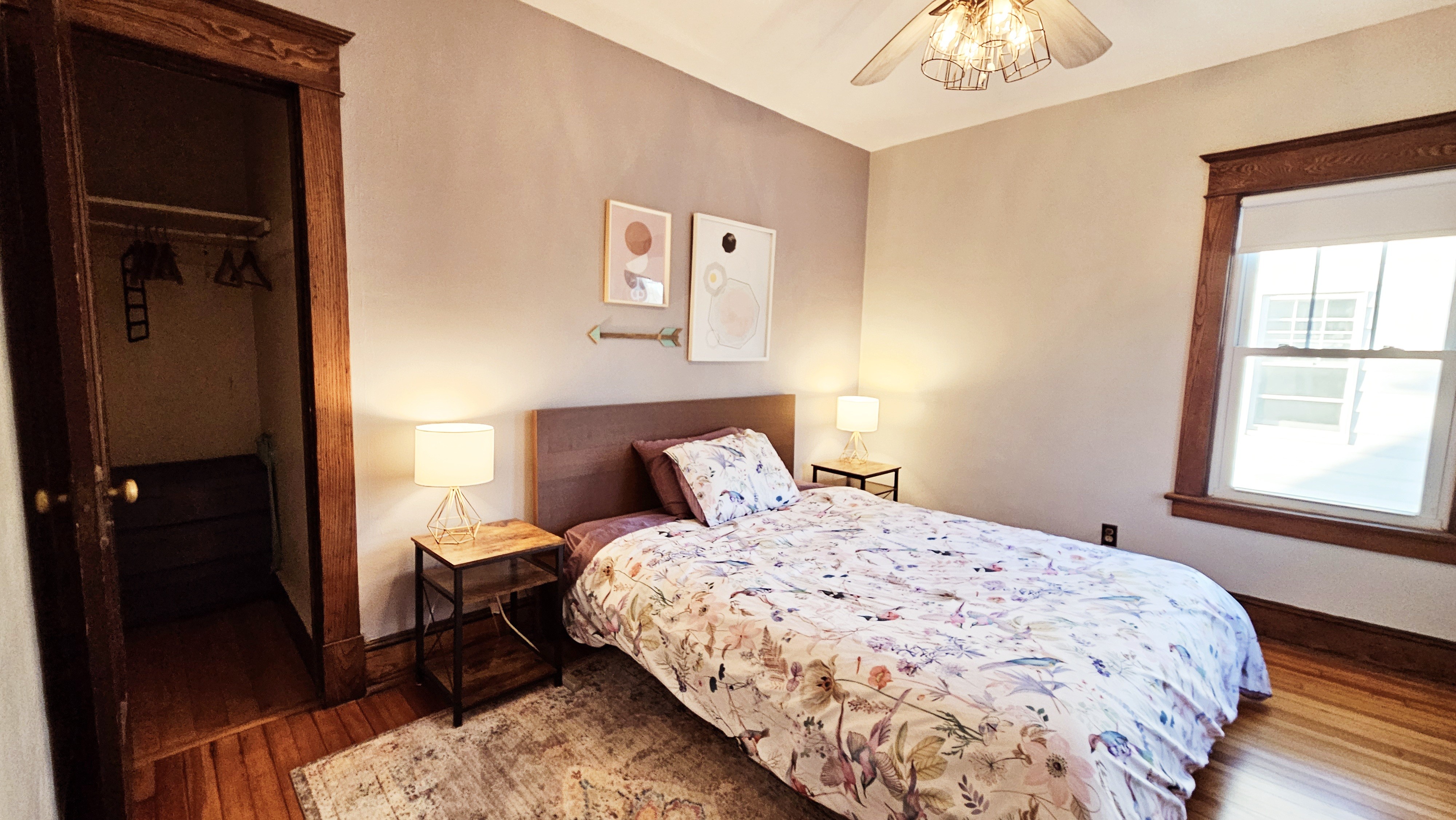 Plum room, private queen near Albany Med, UAlbany in THIRTEENTH WARD, Albany