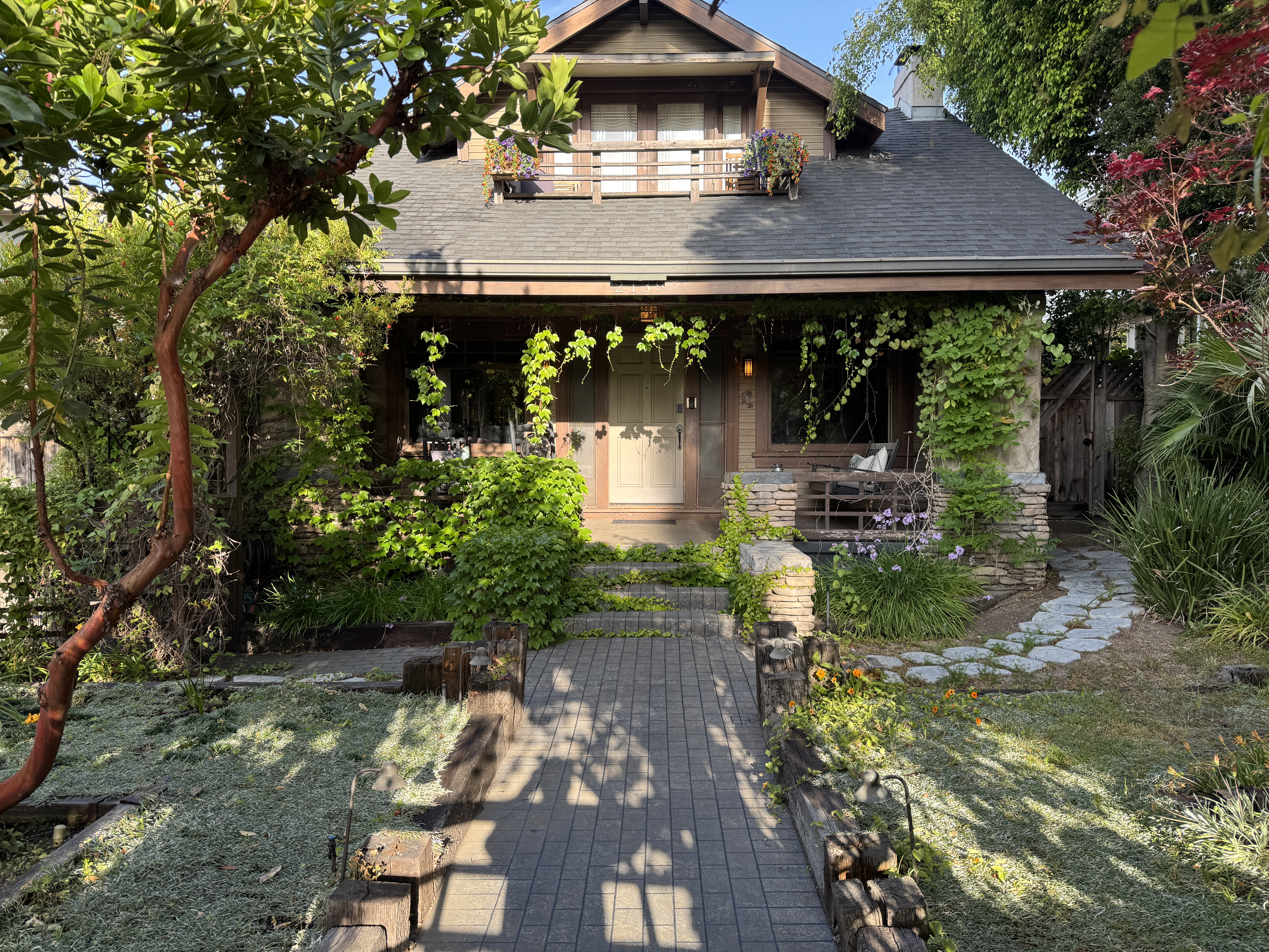 Bedroom in a craftsman house in Hollywood Hills in Hollywood Hills, Los Angeles