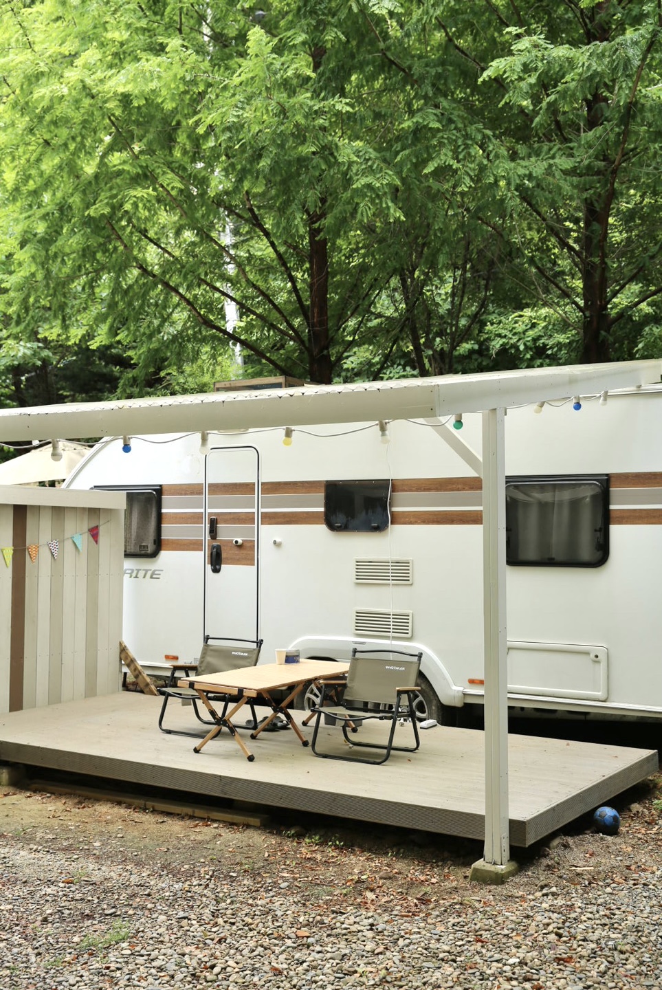 Among the trees, into nature_Emotional caravan