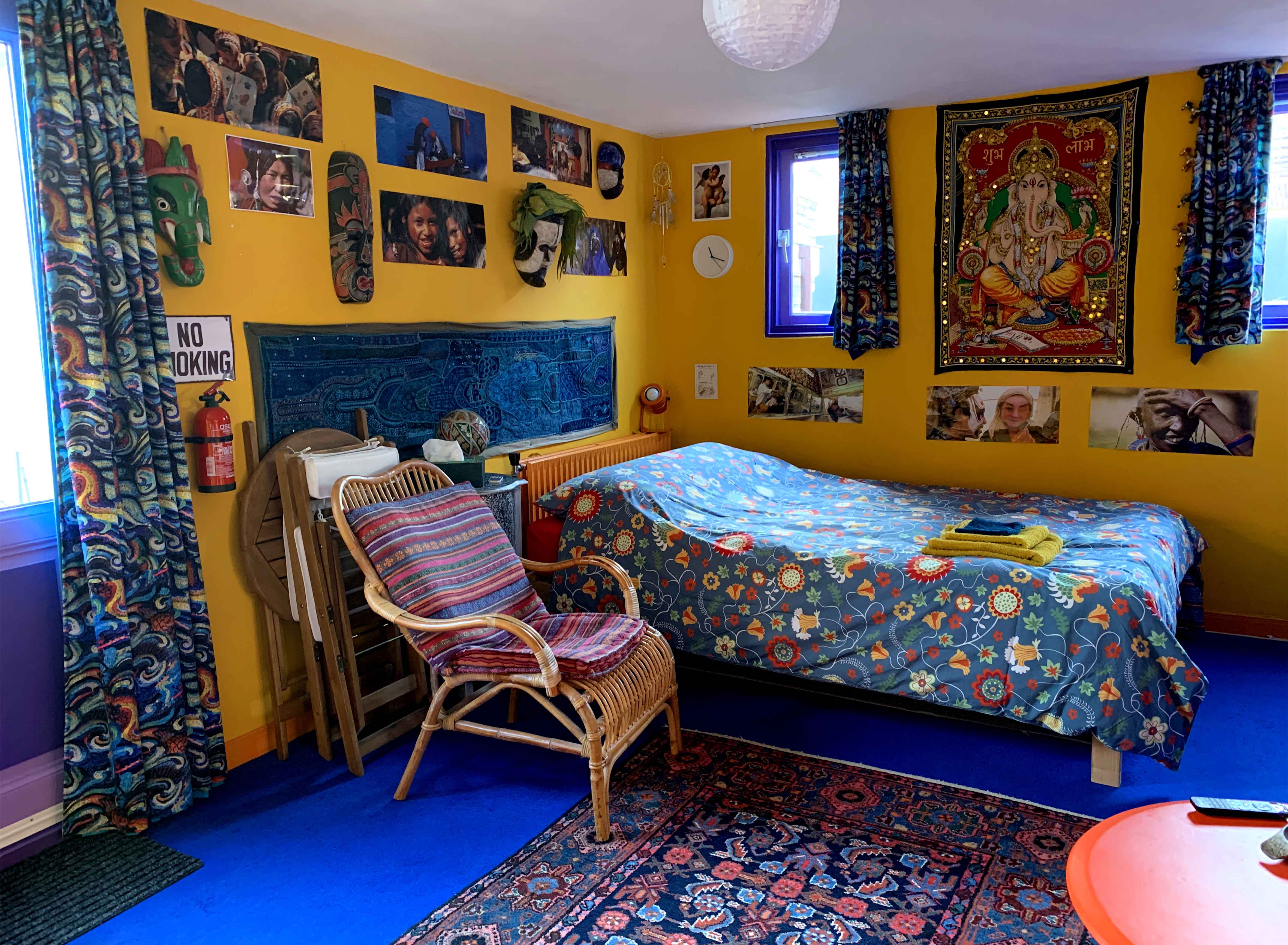 Centre - Rooftop Terrace & Unique Colorful Room