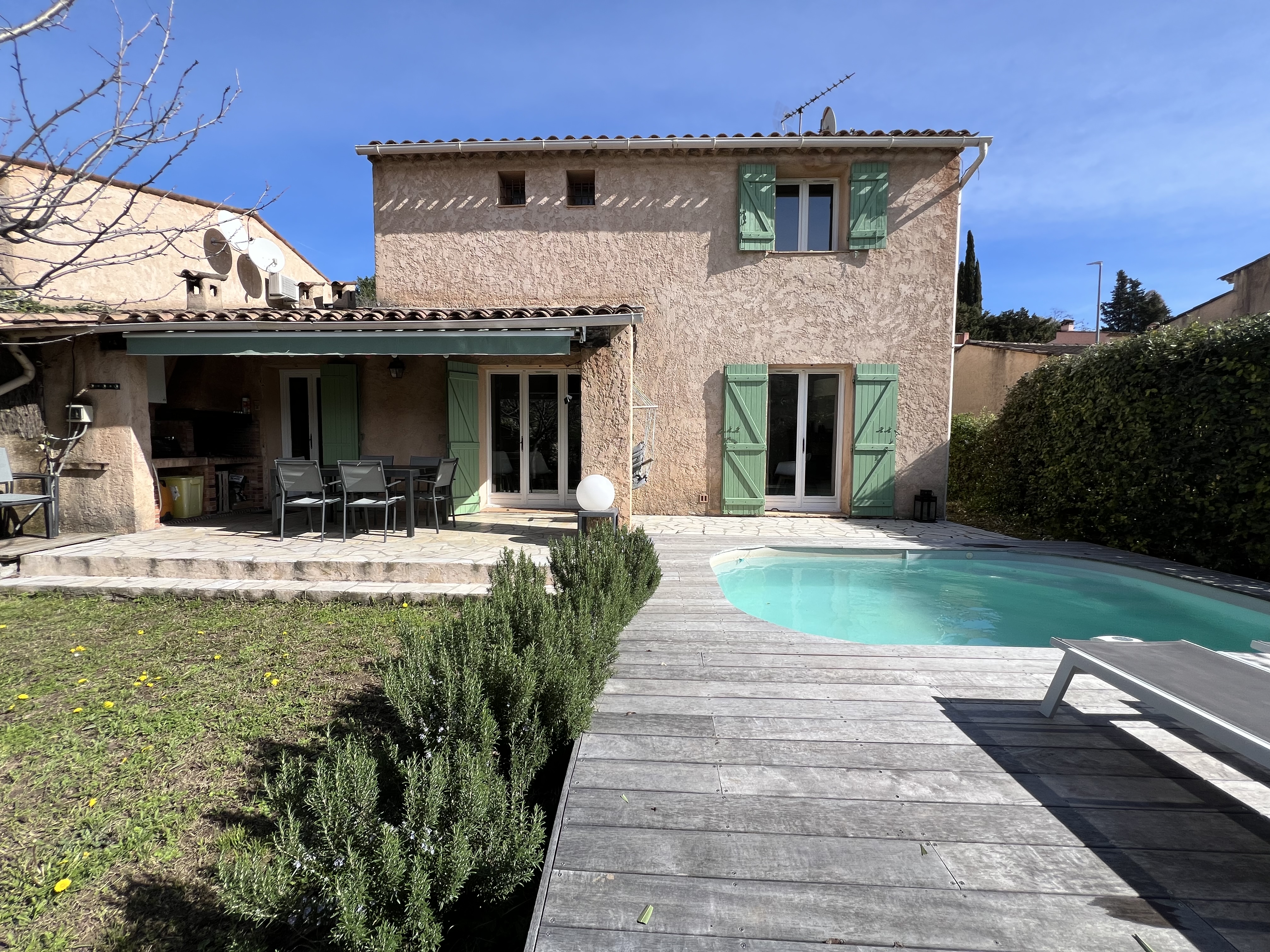 Entire Holiday House with Swimming pool 150sqm