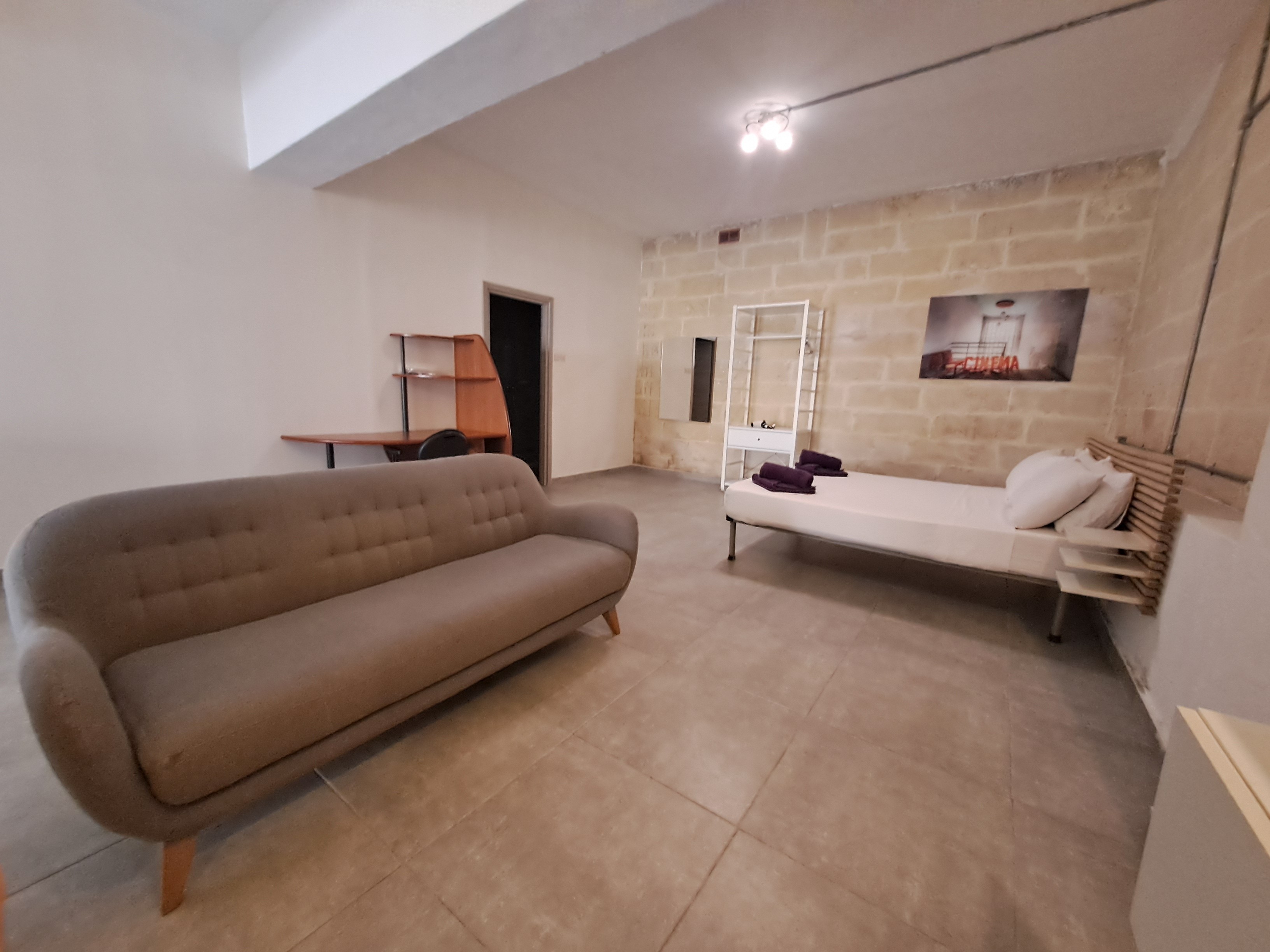 St Julians Spacious Studio