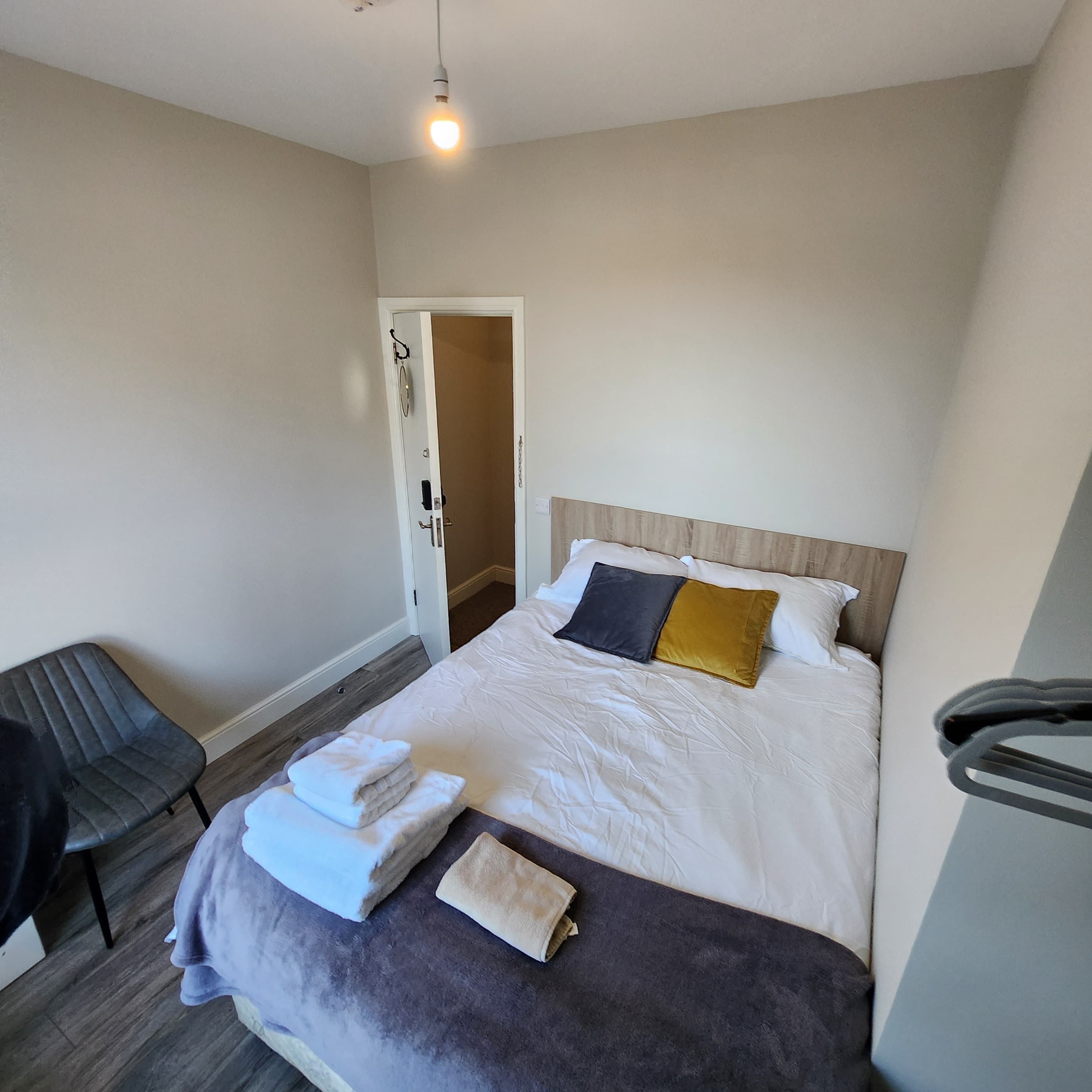 1 Bedroom with King bed in refurbished townhouse in Dublin City, Dublin