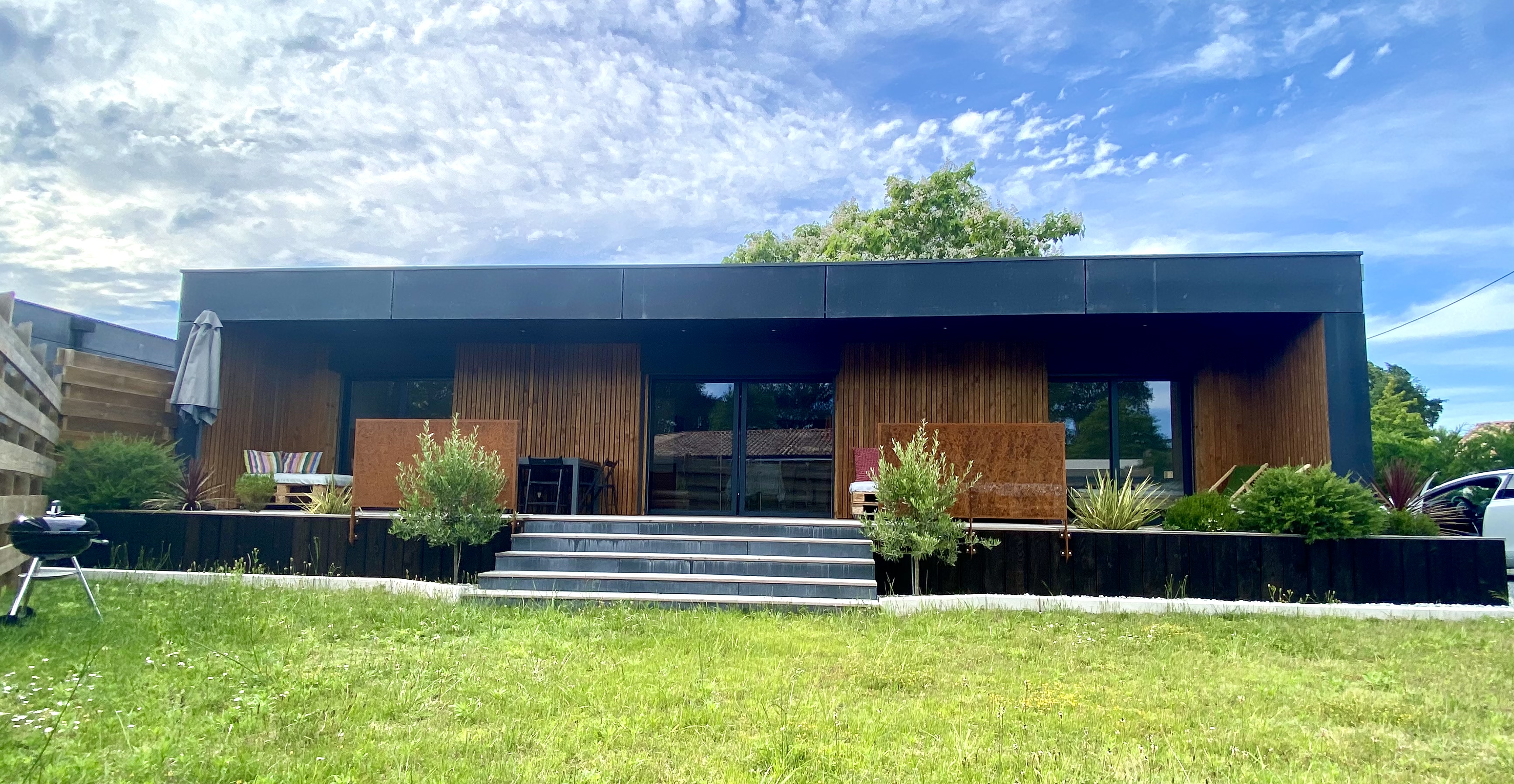 Warm air-conditioned villa near ocean