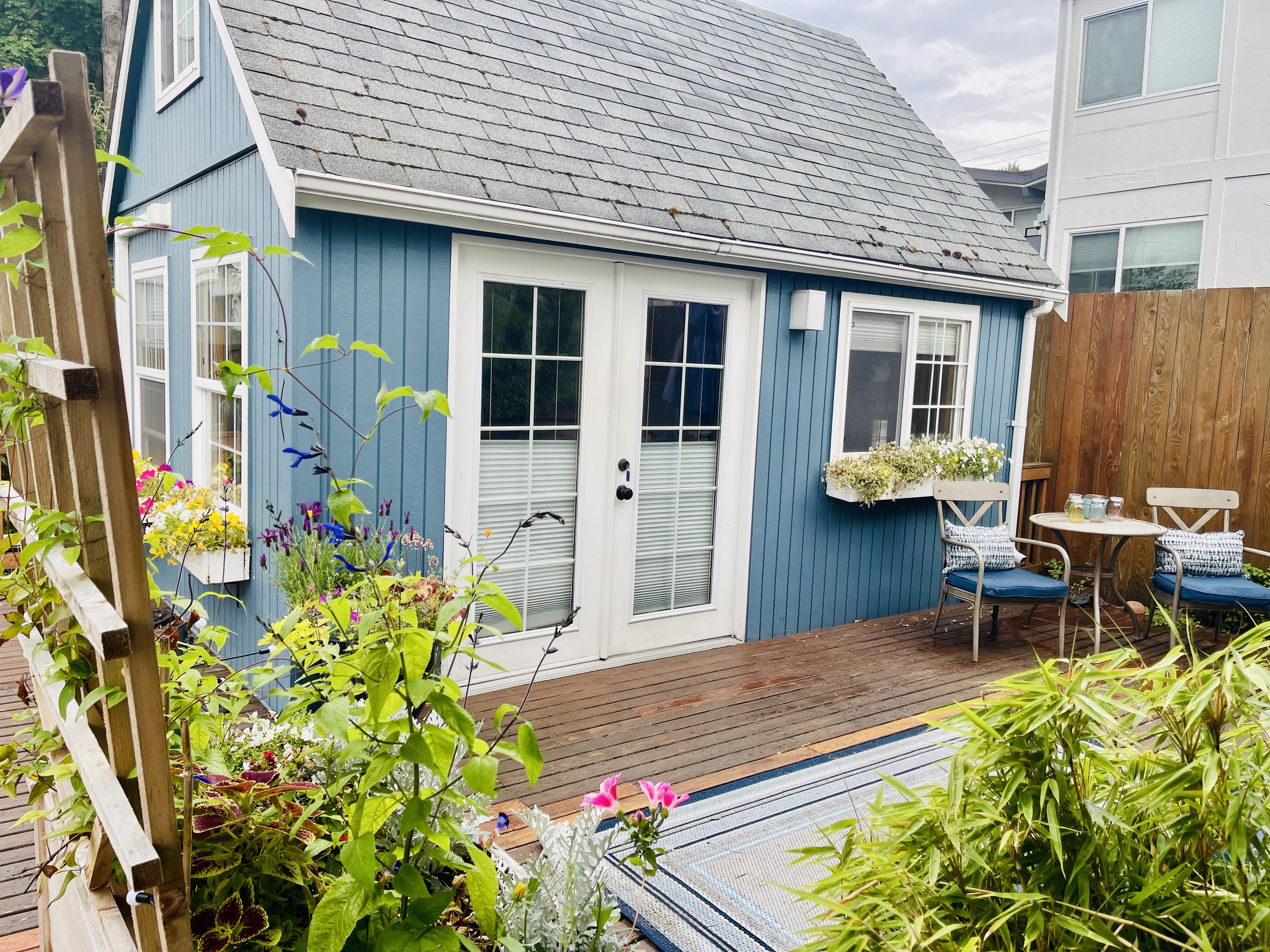 Seattle Mini Home with Hot Tub and Private Deck