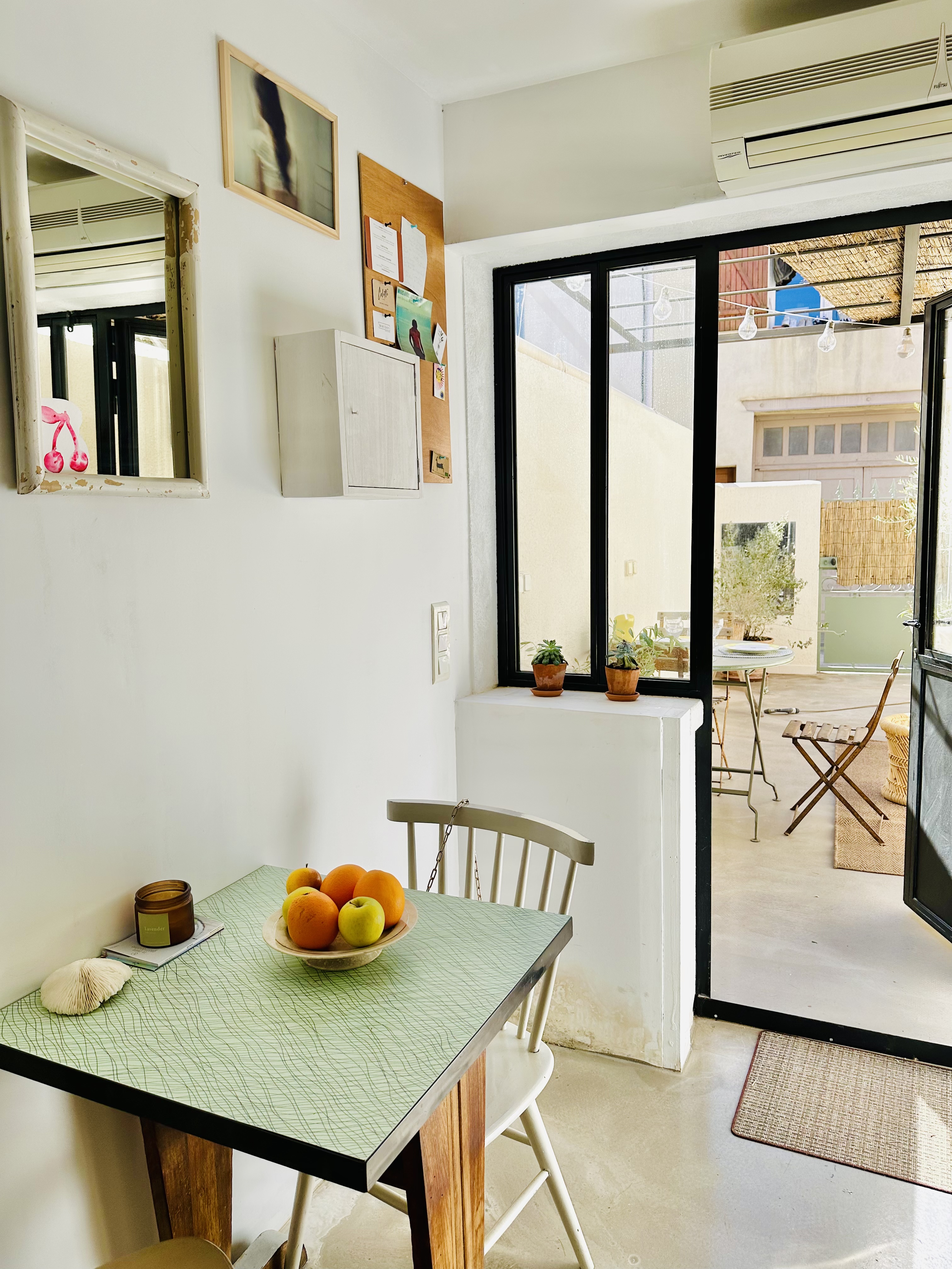 So CUTE tiny house / sunny courtyard heart village