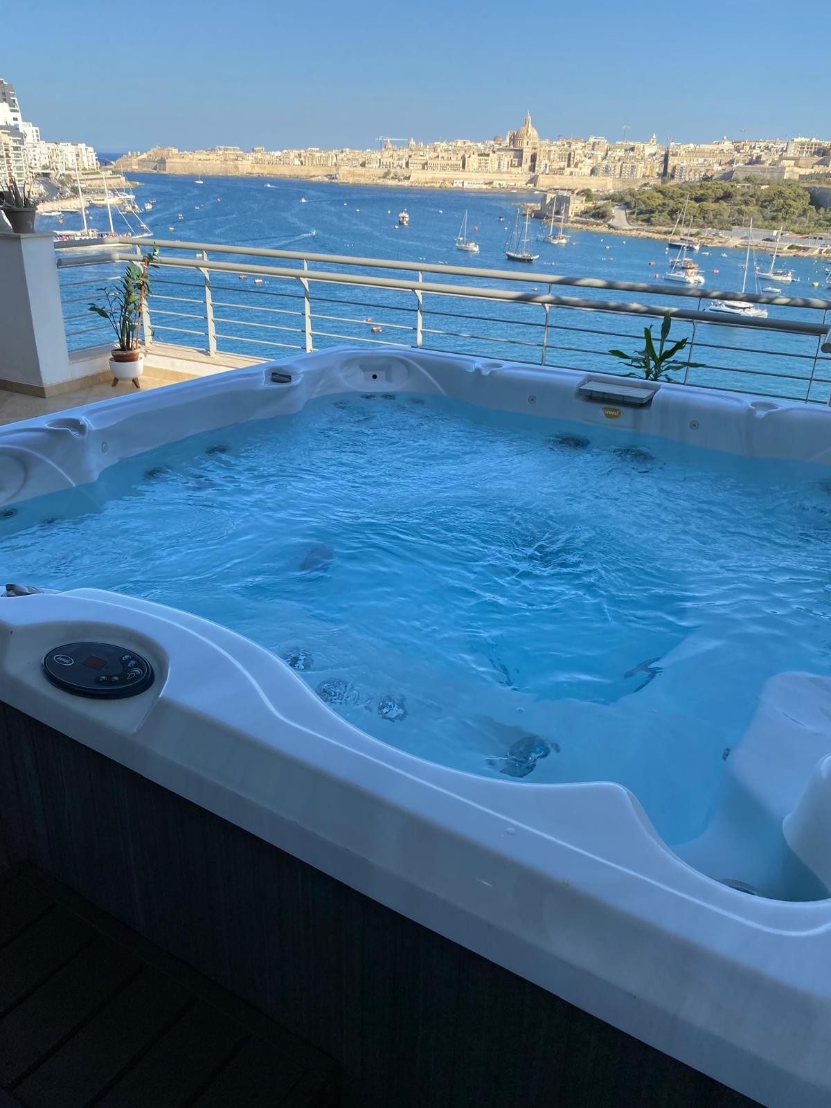 Magic Sea Views& Jacuzzi Holiday Apartment Sliema