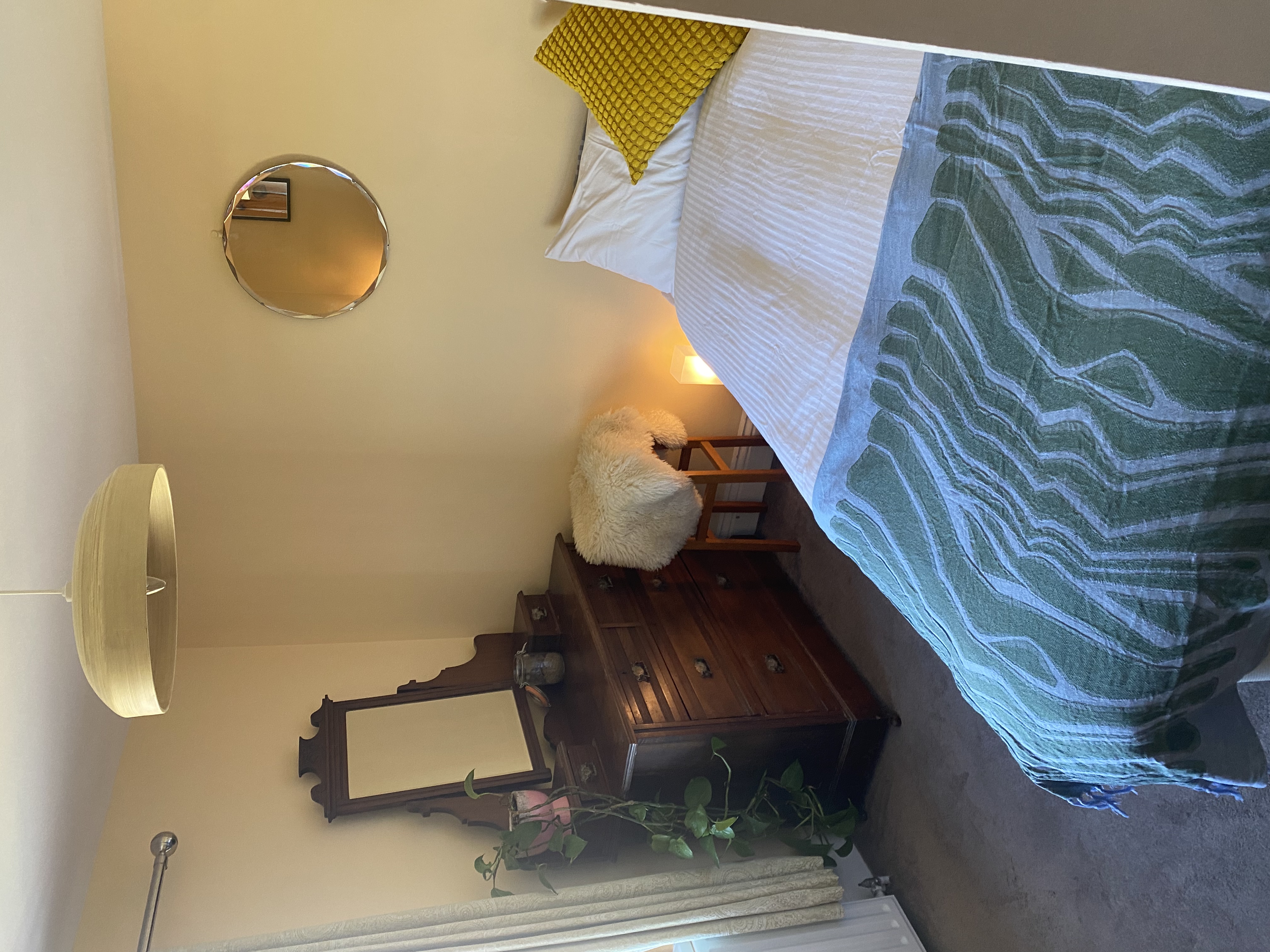 Bright comfy room in a period home. 10 mins 2 city in Dublin City, Dublin