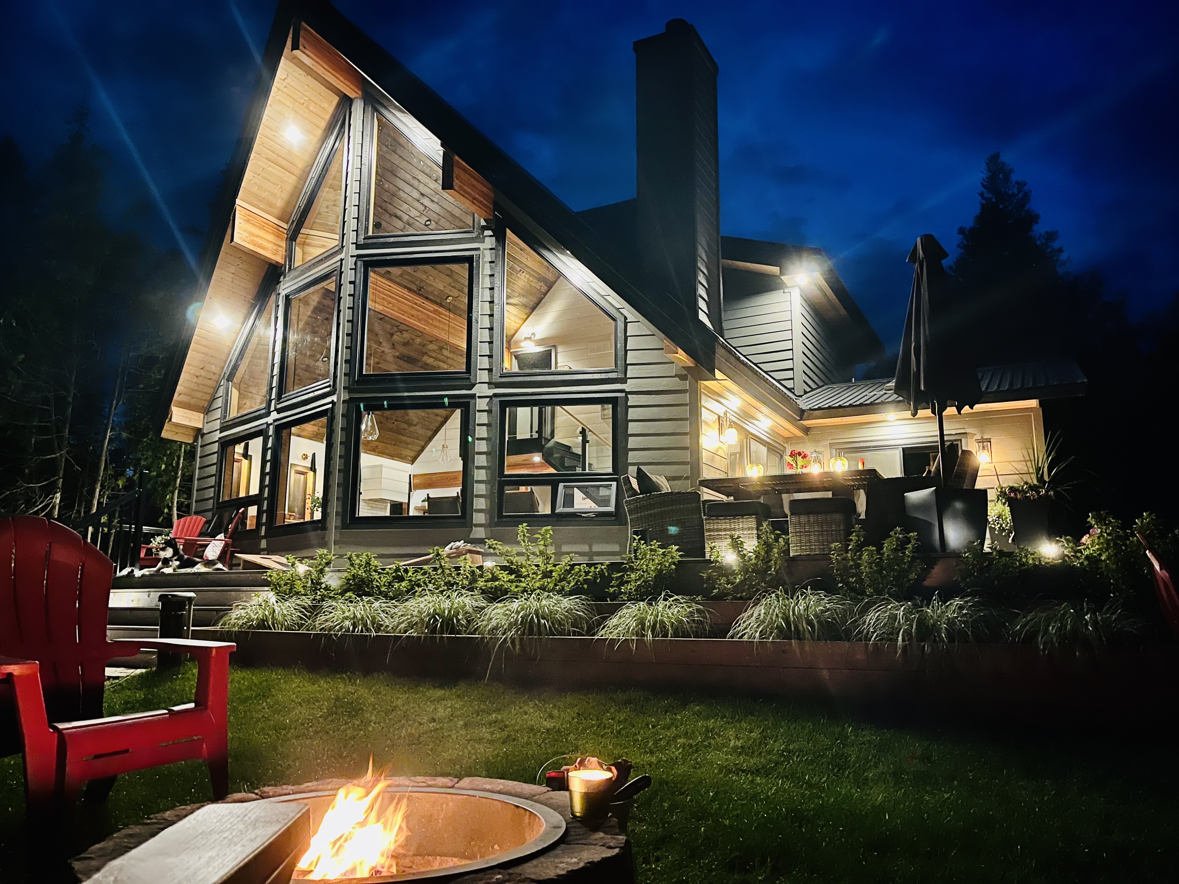 Modern Cozy Retreat by the Lake. Stunning sunsets.