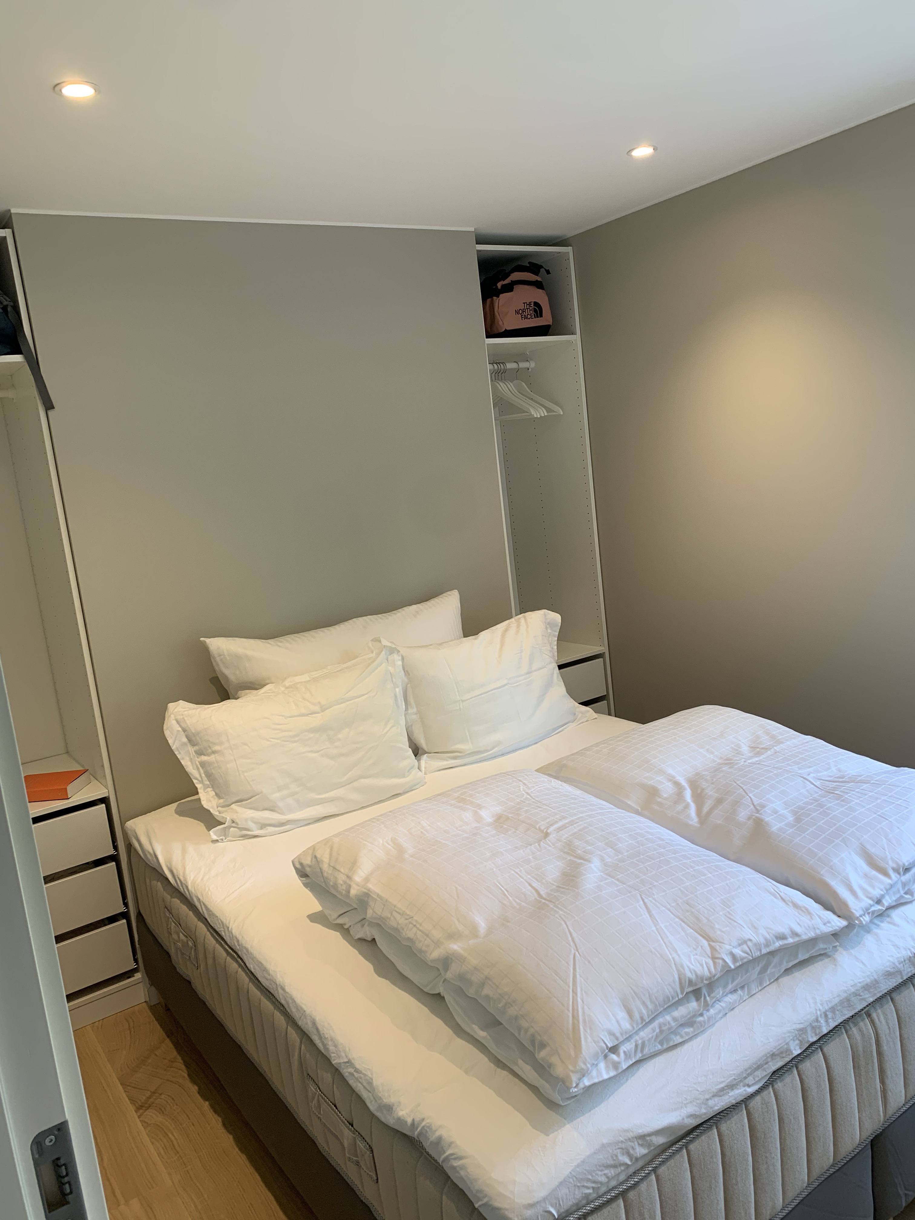 Guest Suite with Private Bathroom, one Bedroom