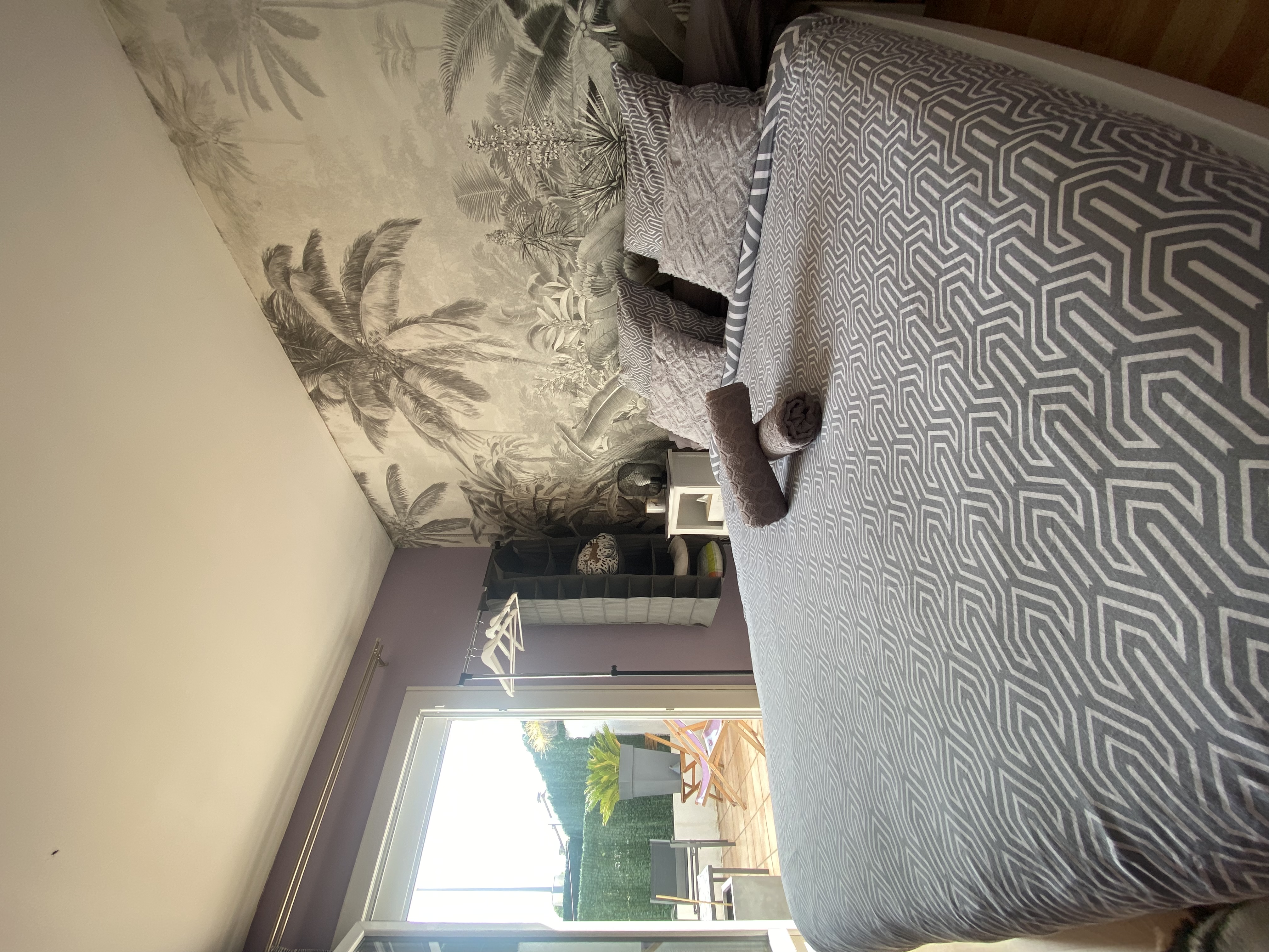 Beautiful room at resident's with terrace + garden
