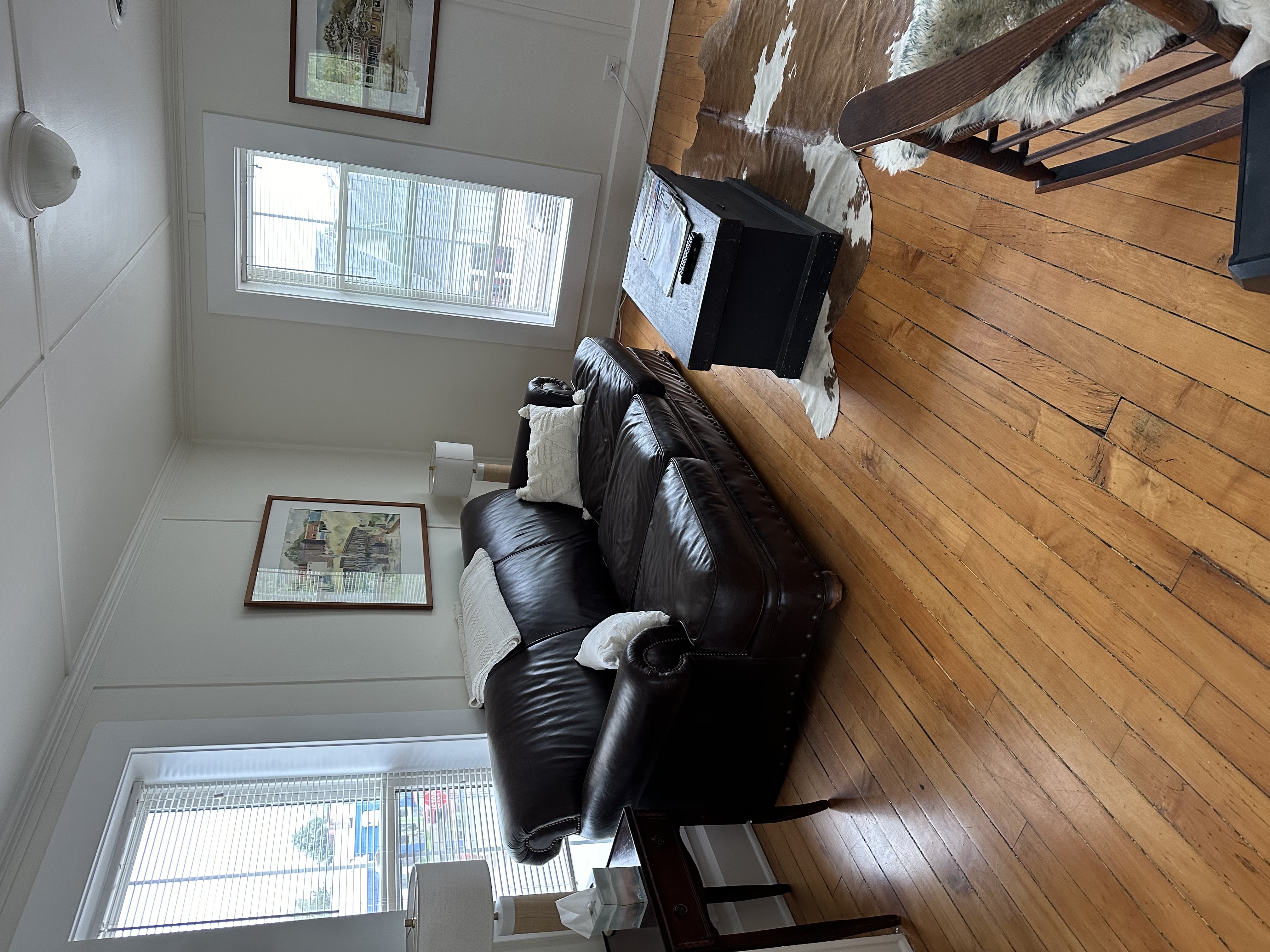 Downtown Suttons Bay “Honey Bee Suite”