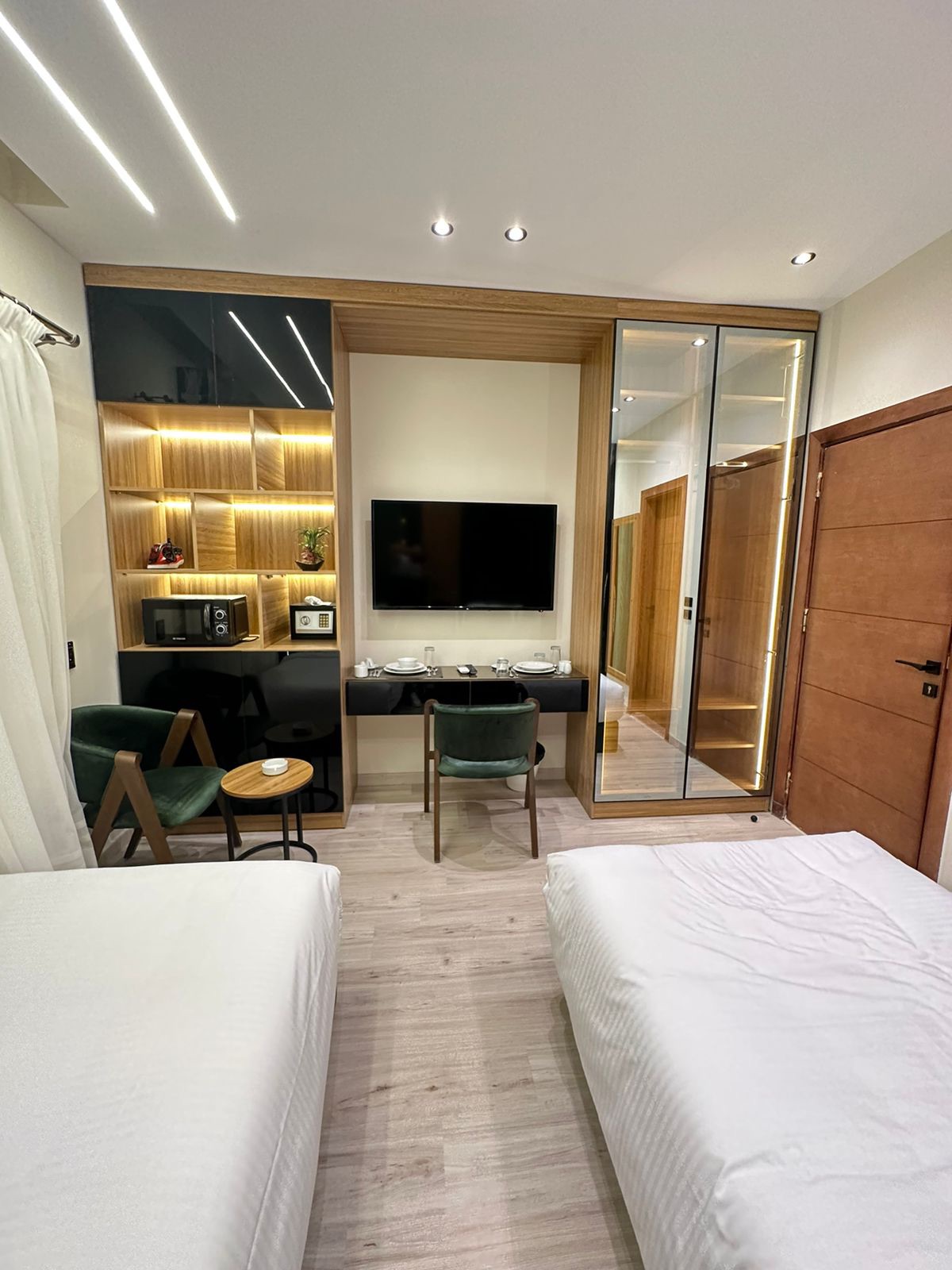 Elite Double Hotel Room- Teseen St