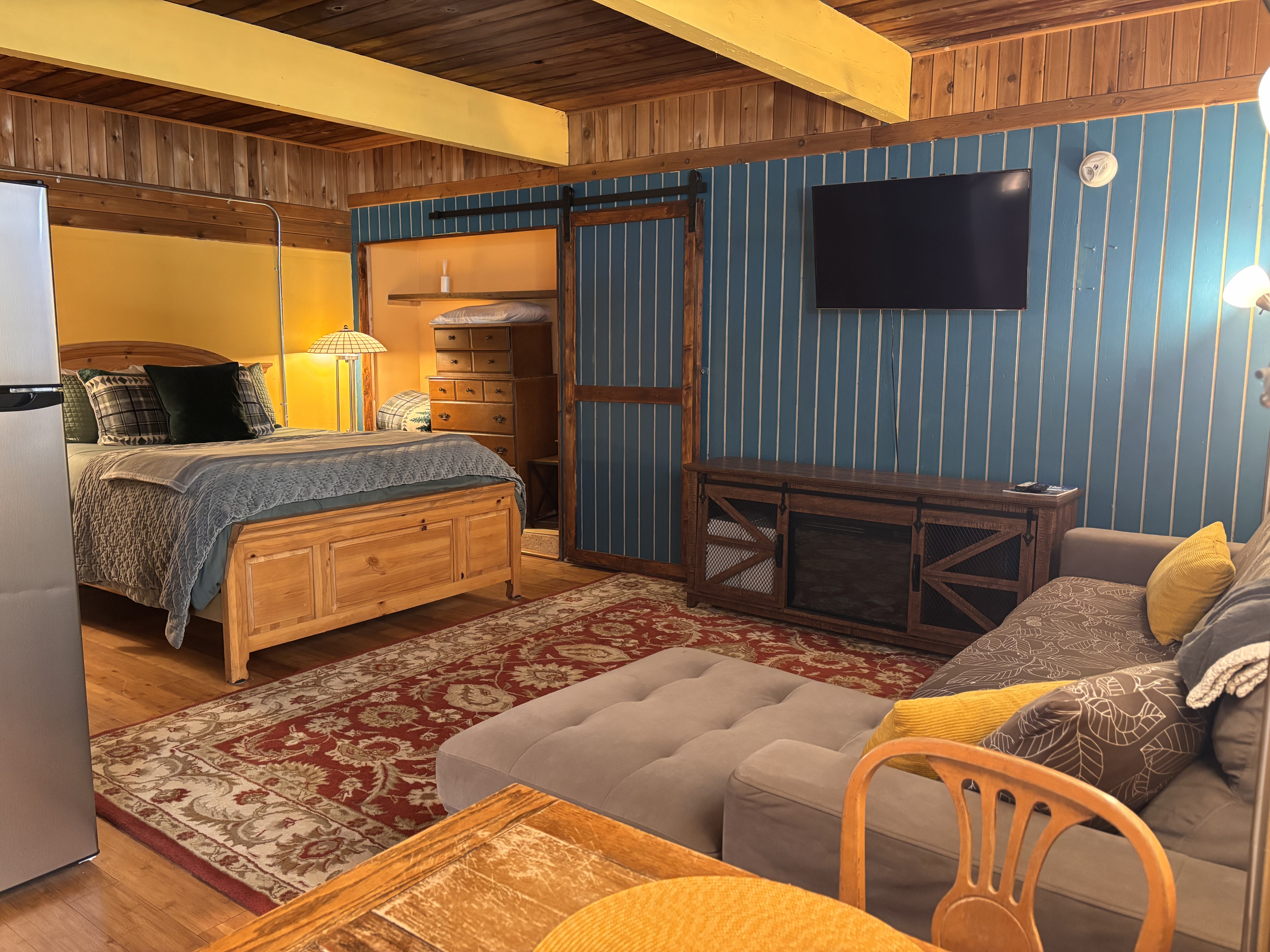 Urban Cottage - Cozy Cabin Vibes in the City