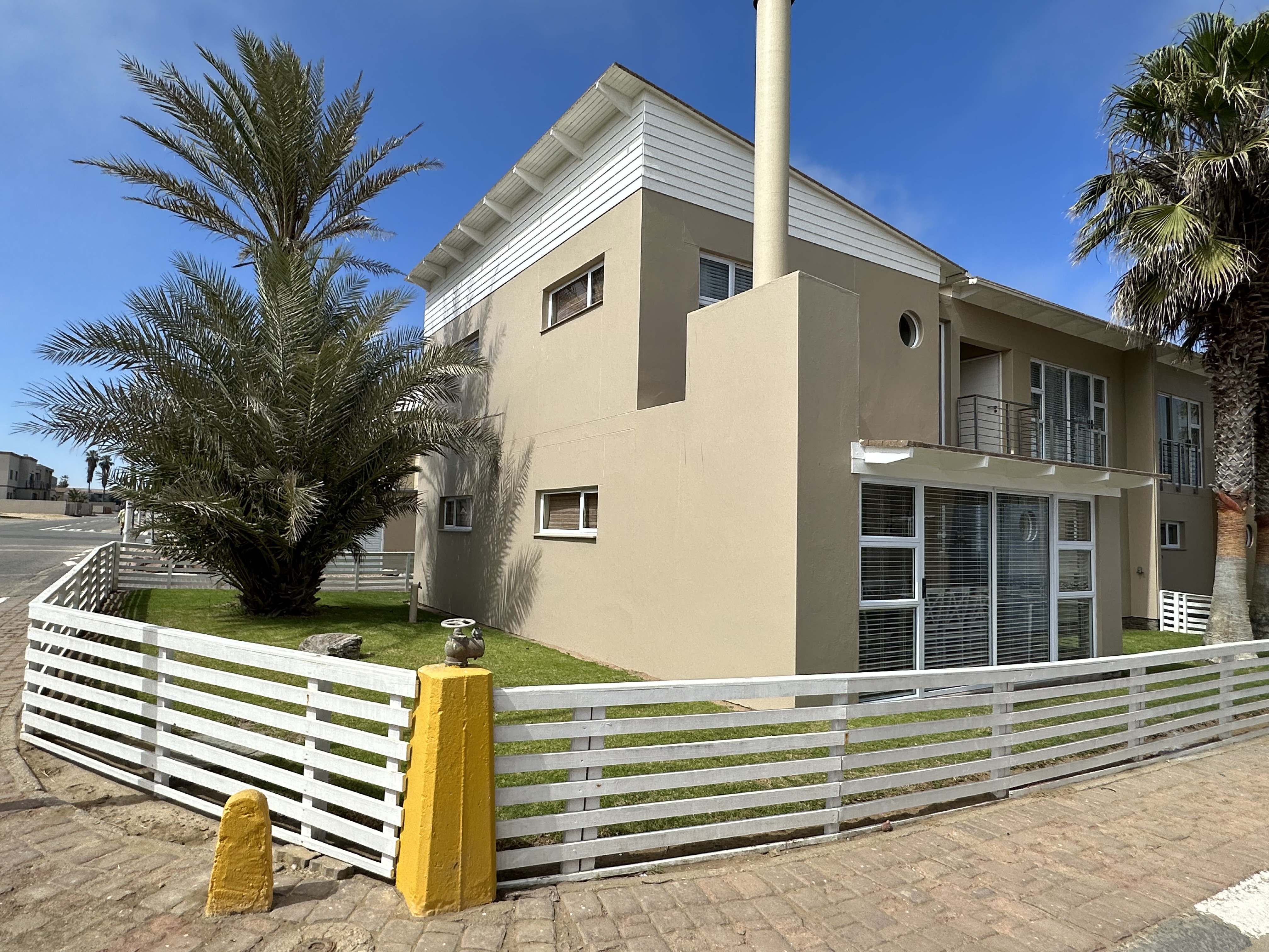 Waterfront Estate F4