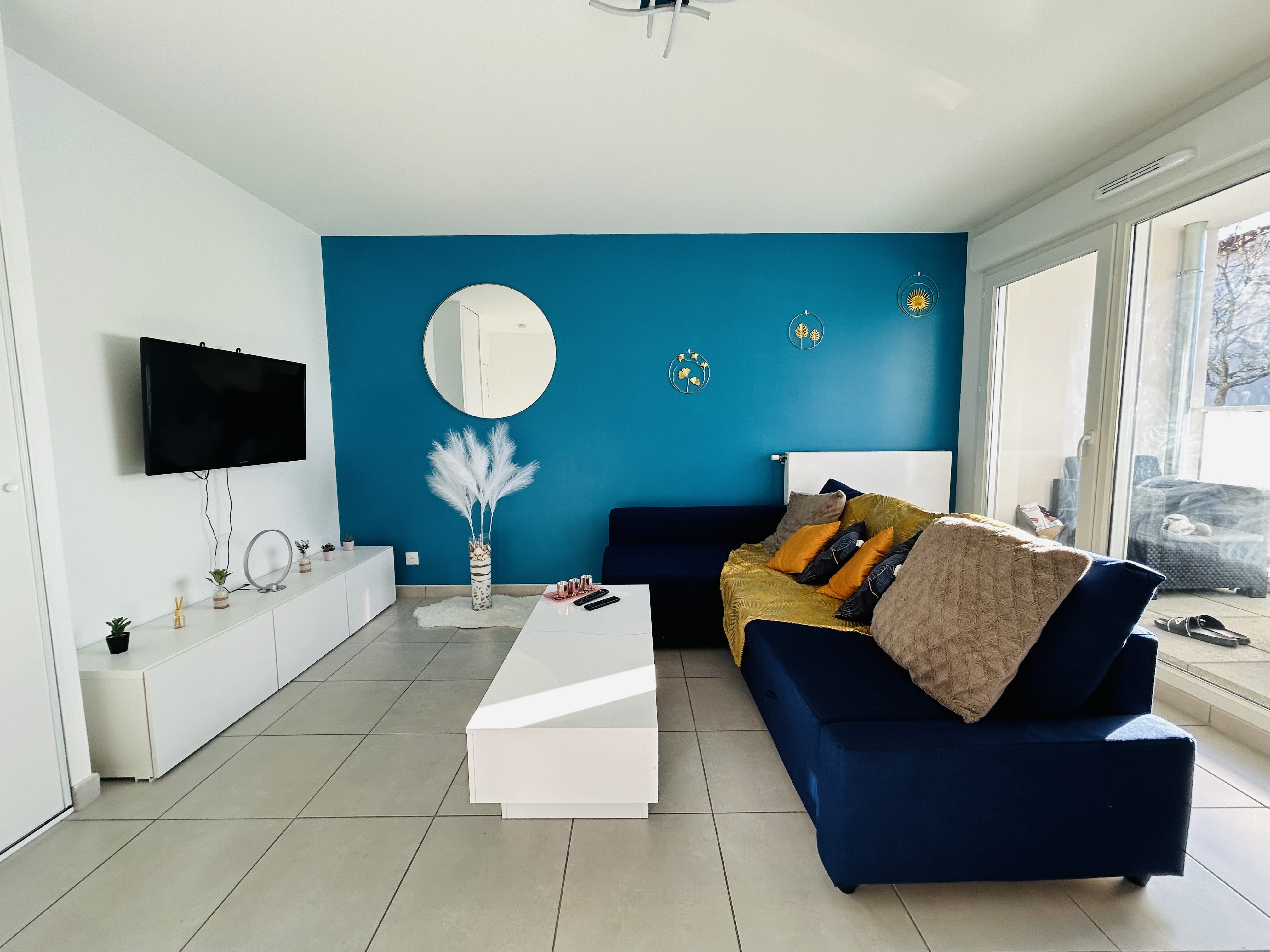 T2 balcony near Metro, Tram & Bus