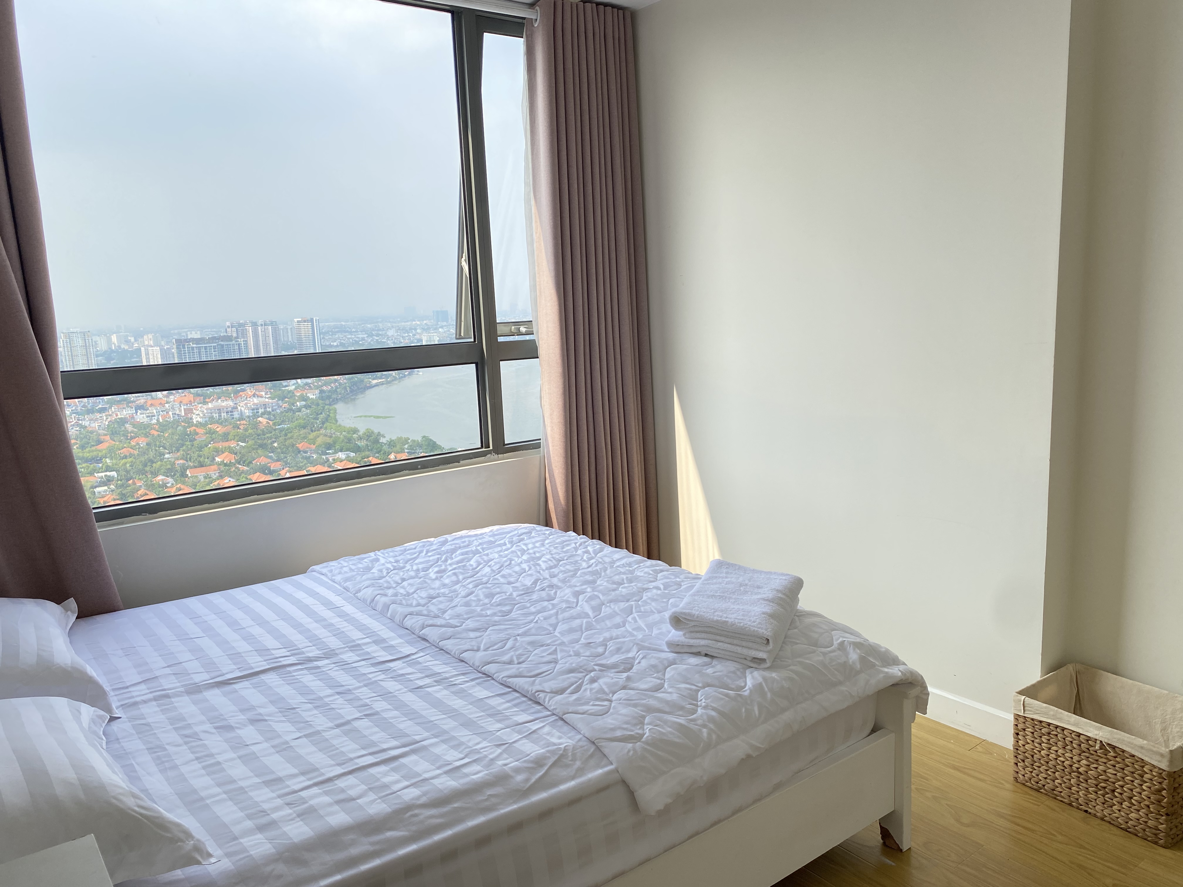 Masteri ThaoDien-2Br-Swimming pool &Gym