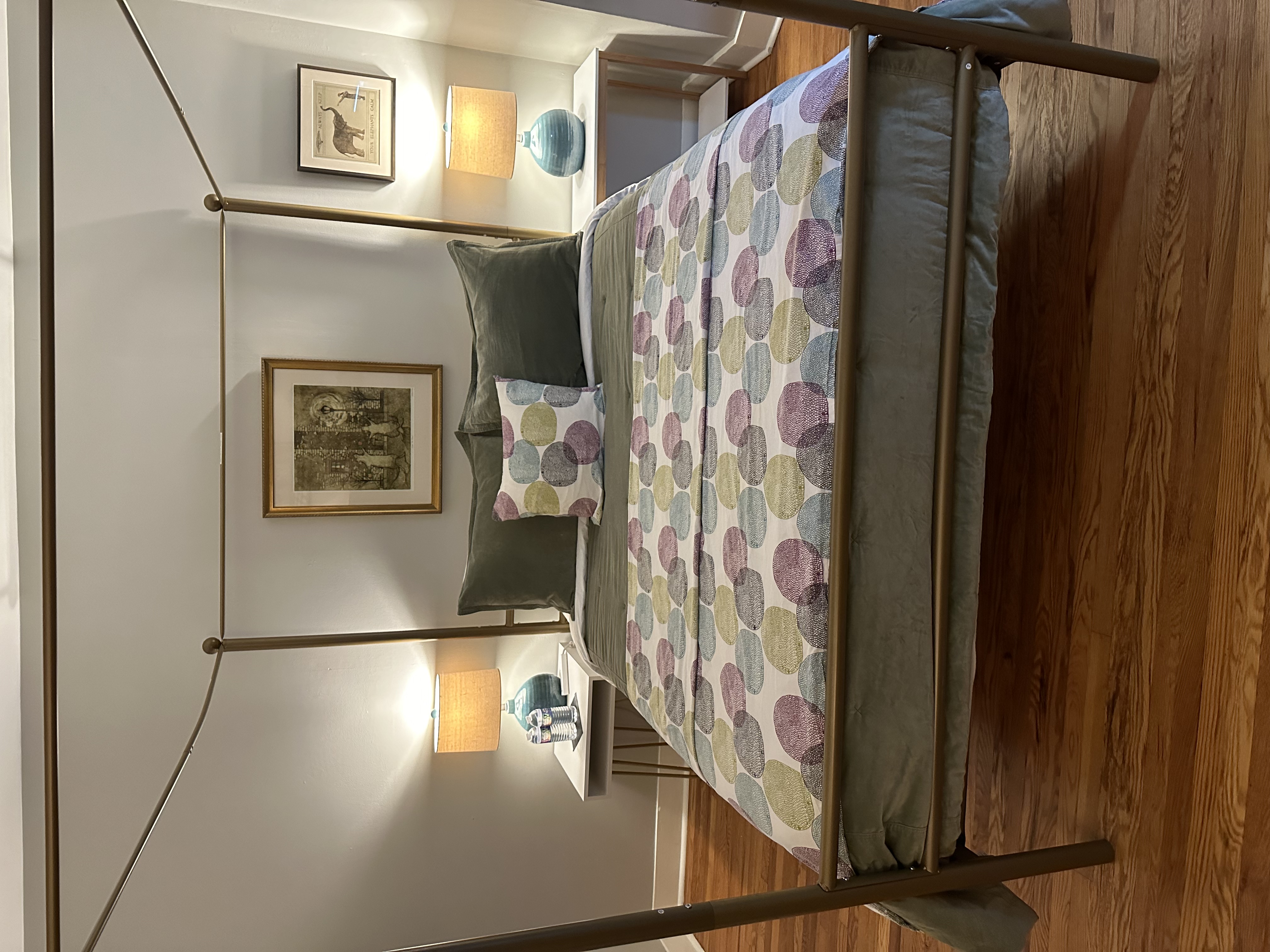 Rainbow House on Murray V Room