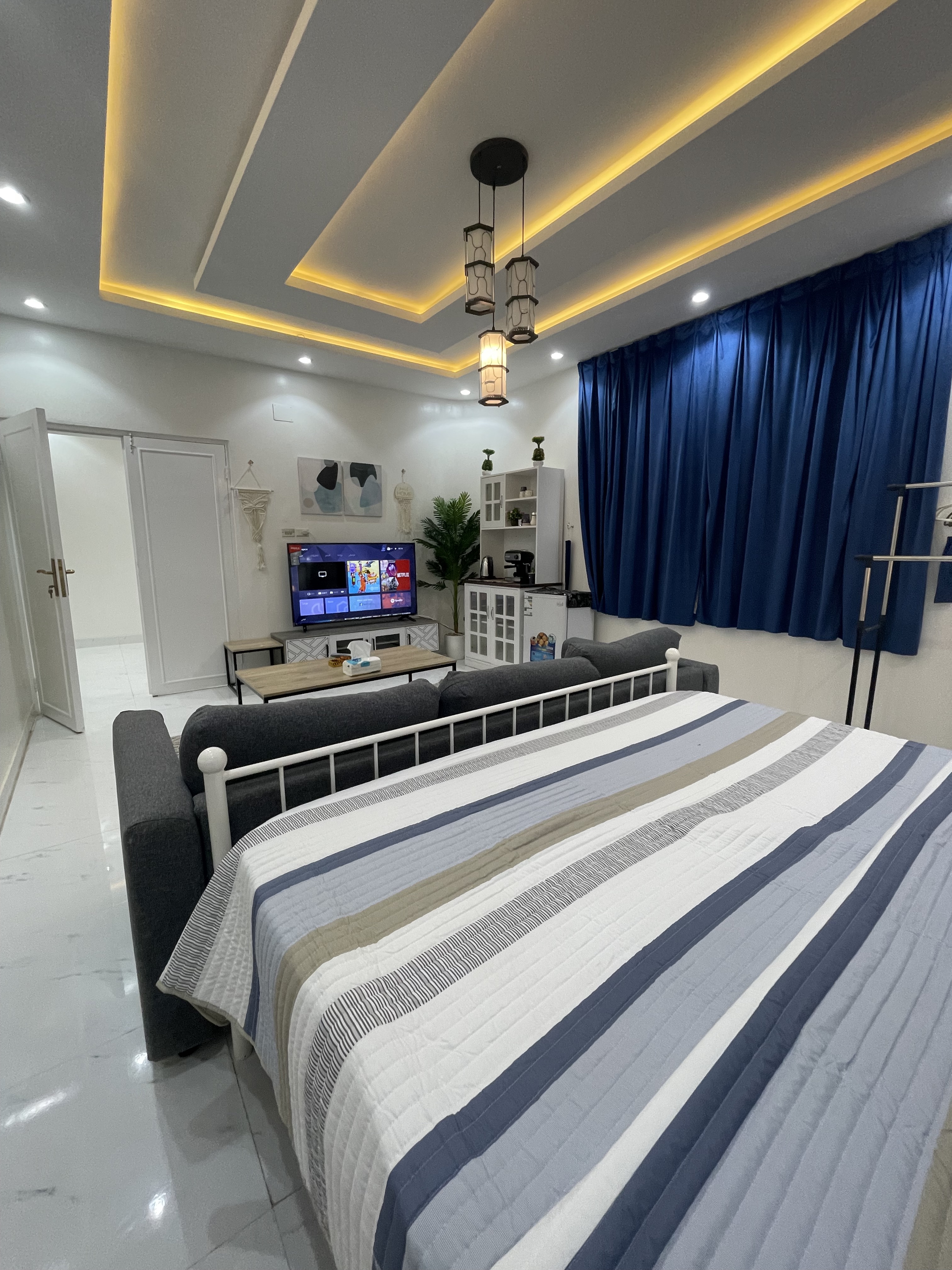 Modern & Large Studio from Airport