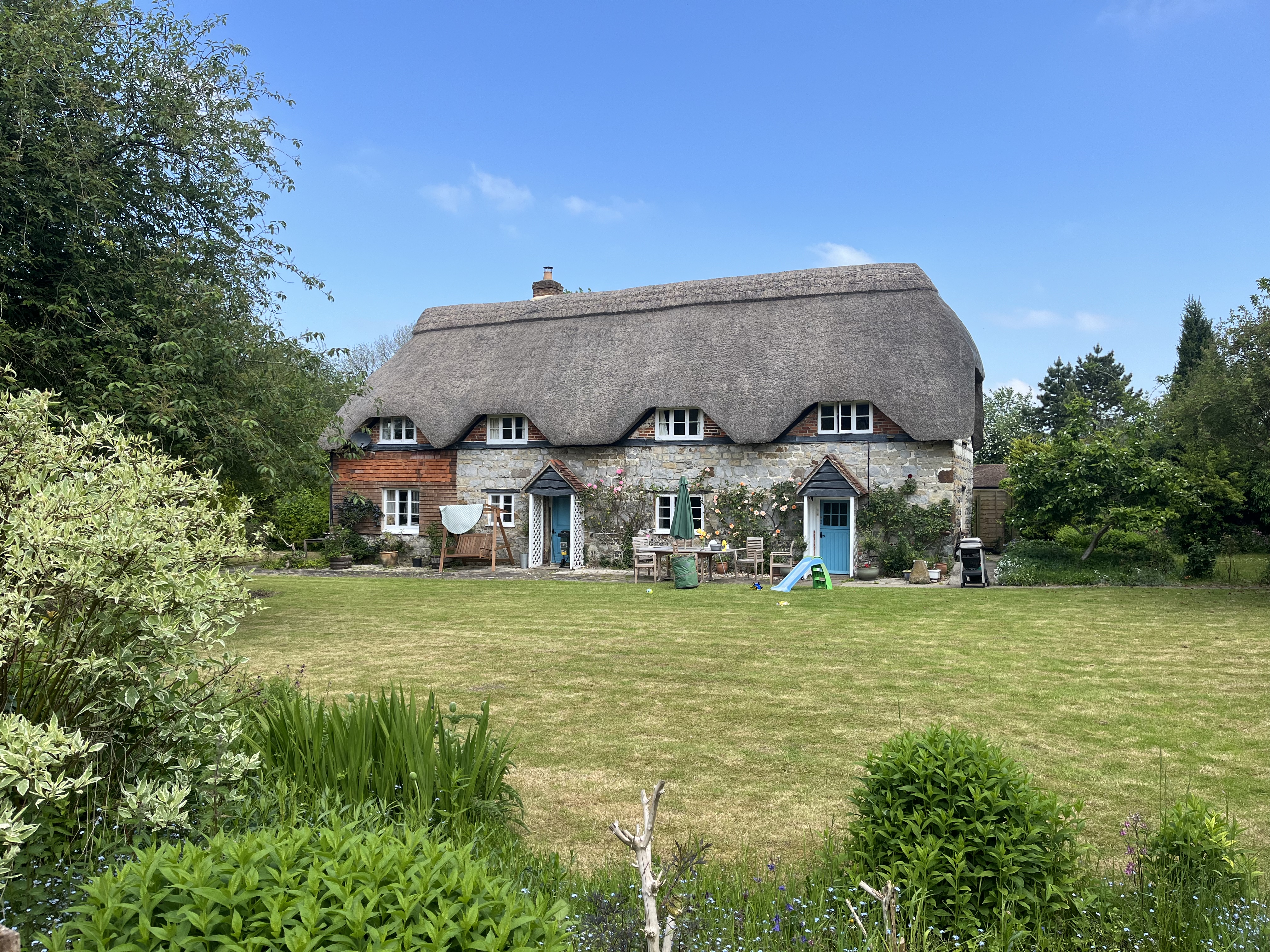 Beautiful thatch country cottage